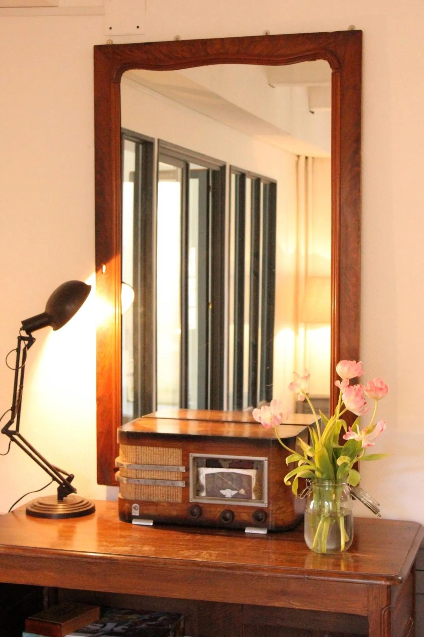 Communal lounge/ TV room in Hotel Saint-Michel