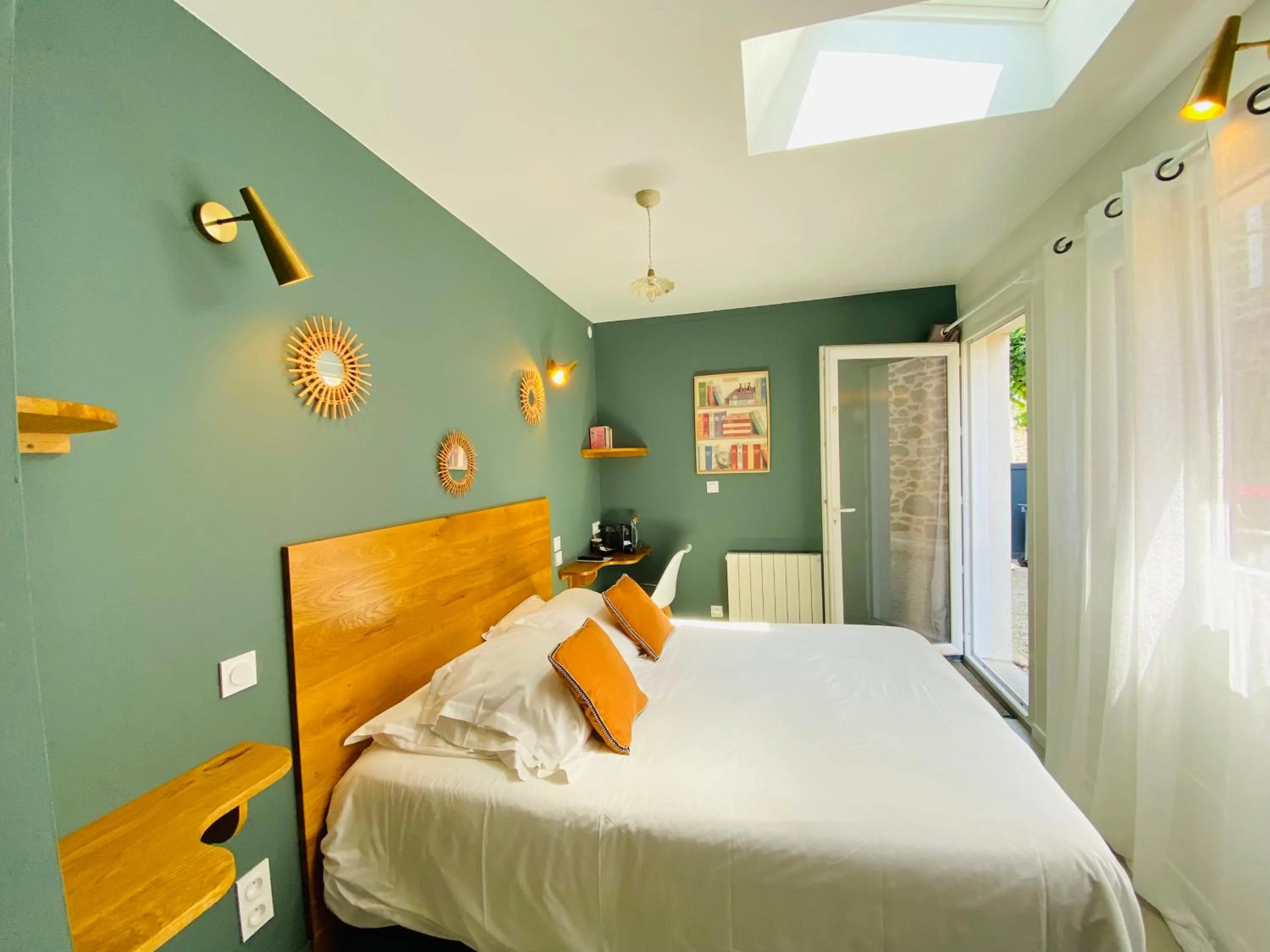 Photo of the whole room, Bed in Hotel Saint-Michel