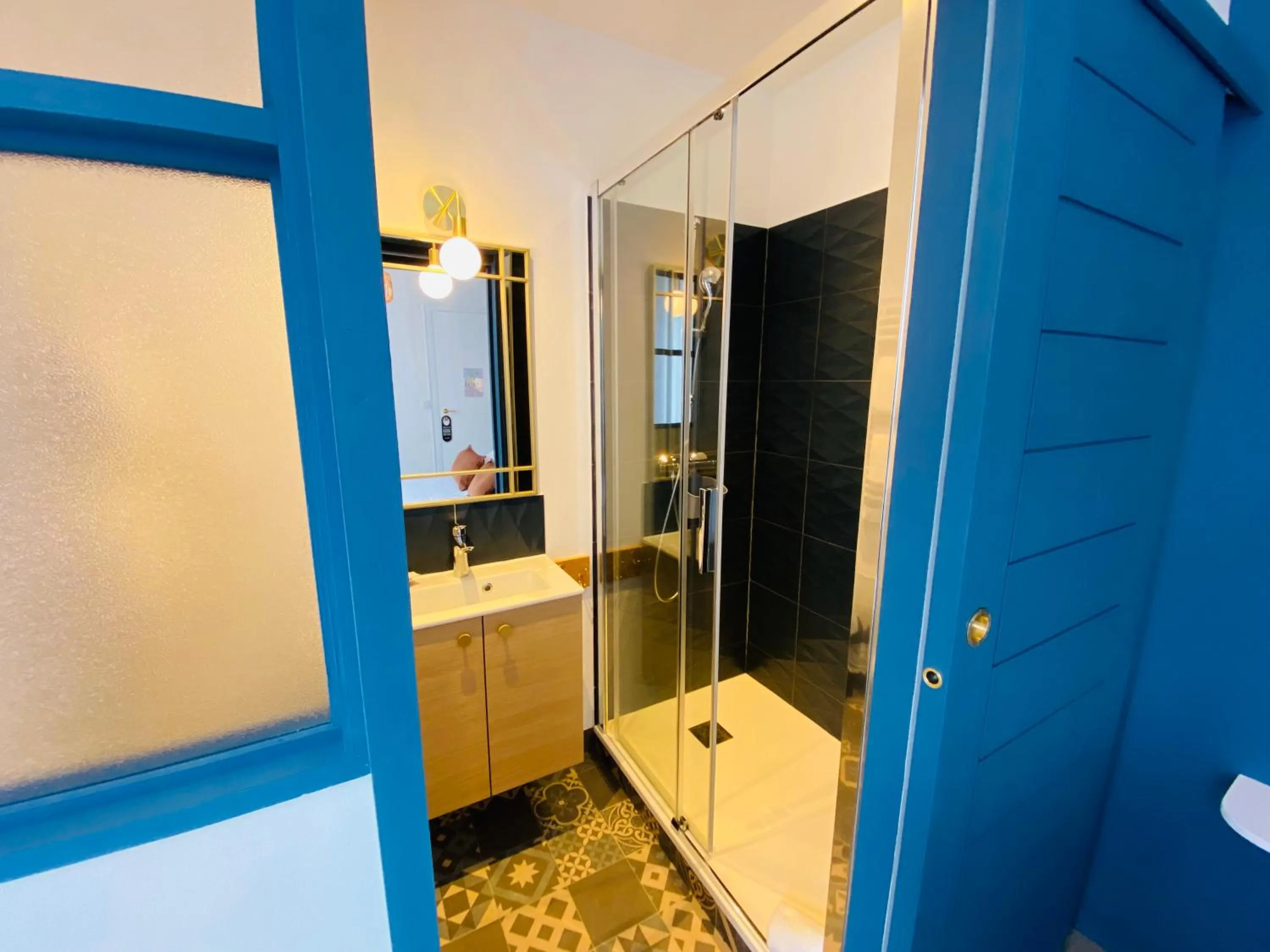 Bathroom in Hotel Saint-Michel