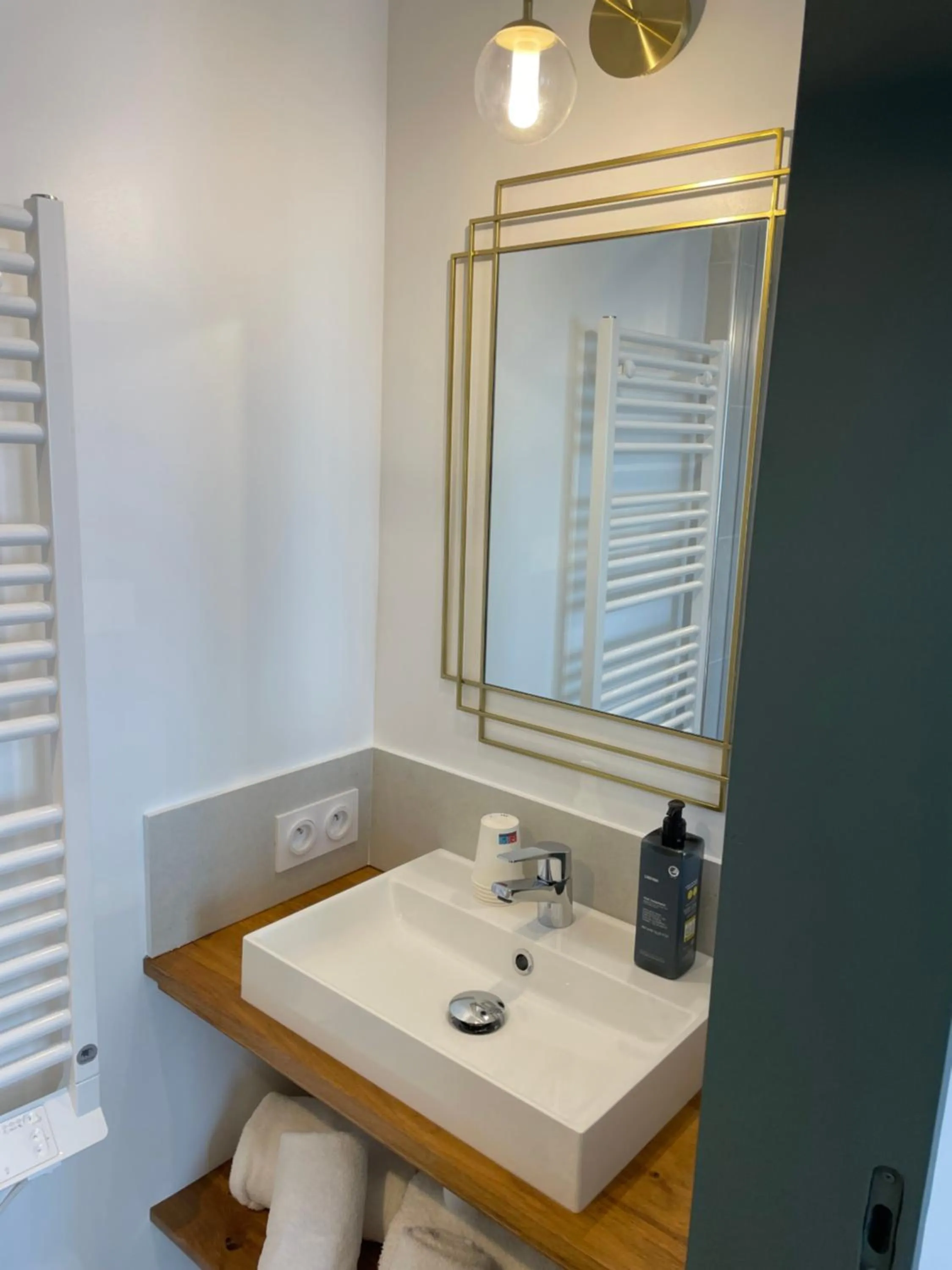 Bathroom in Hotel Saint-Michel