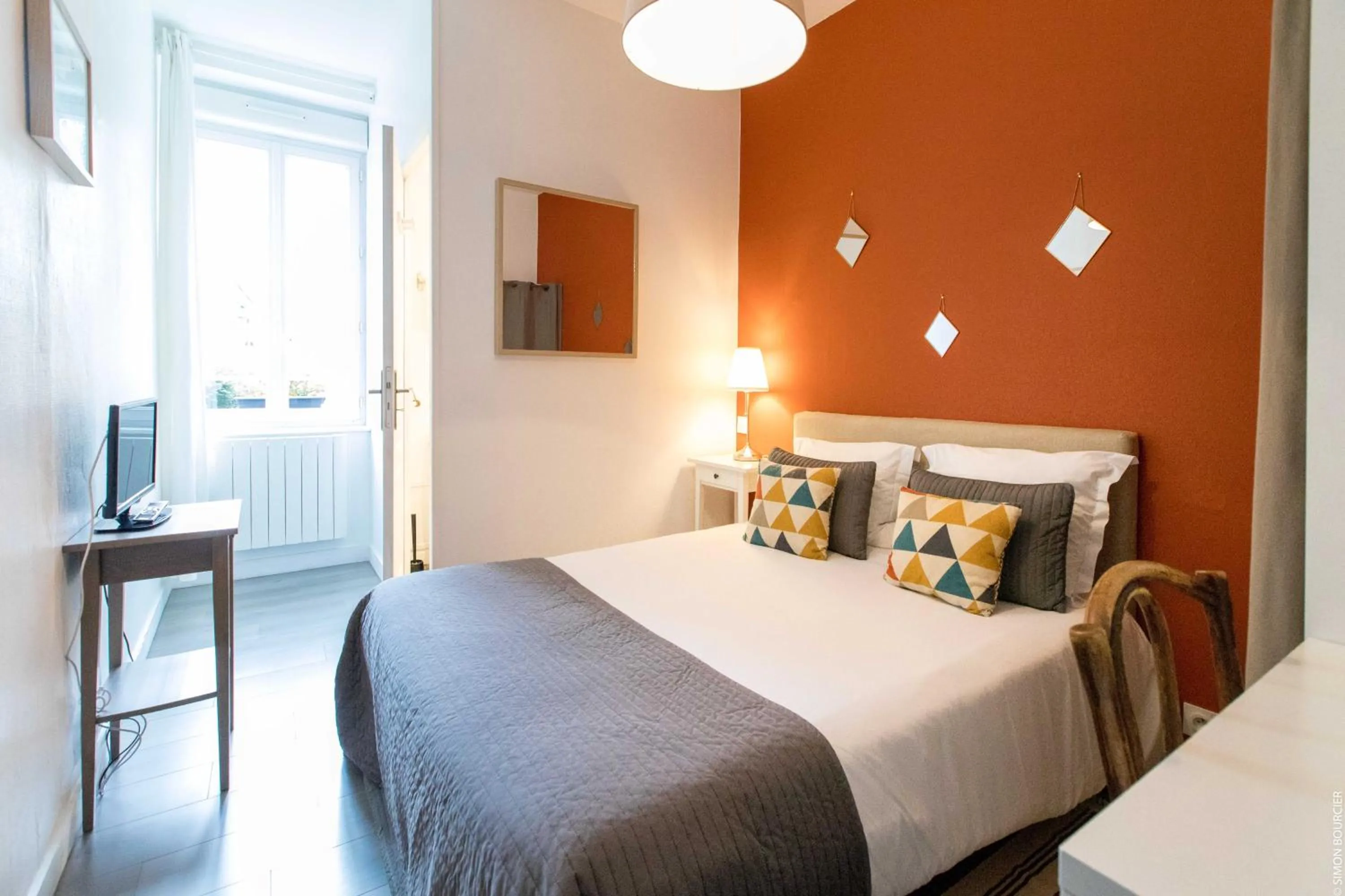 Bedroom, Bed in Hotel Saint-Michel