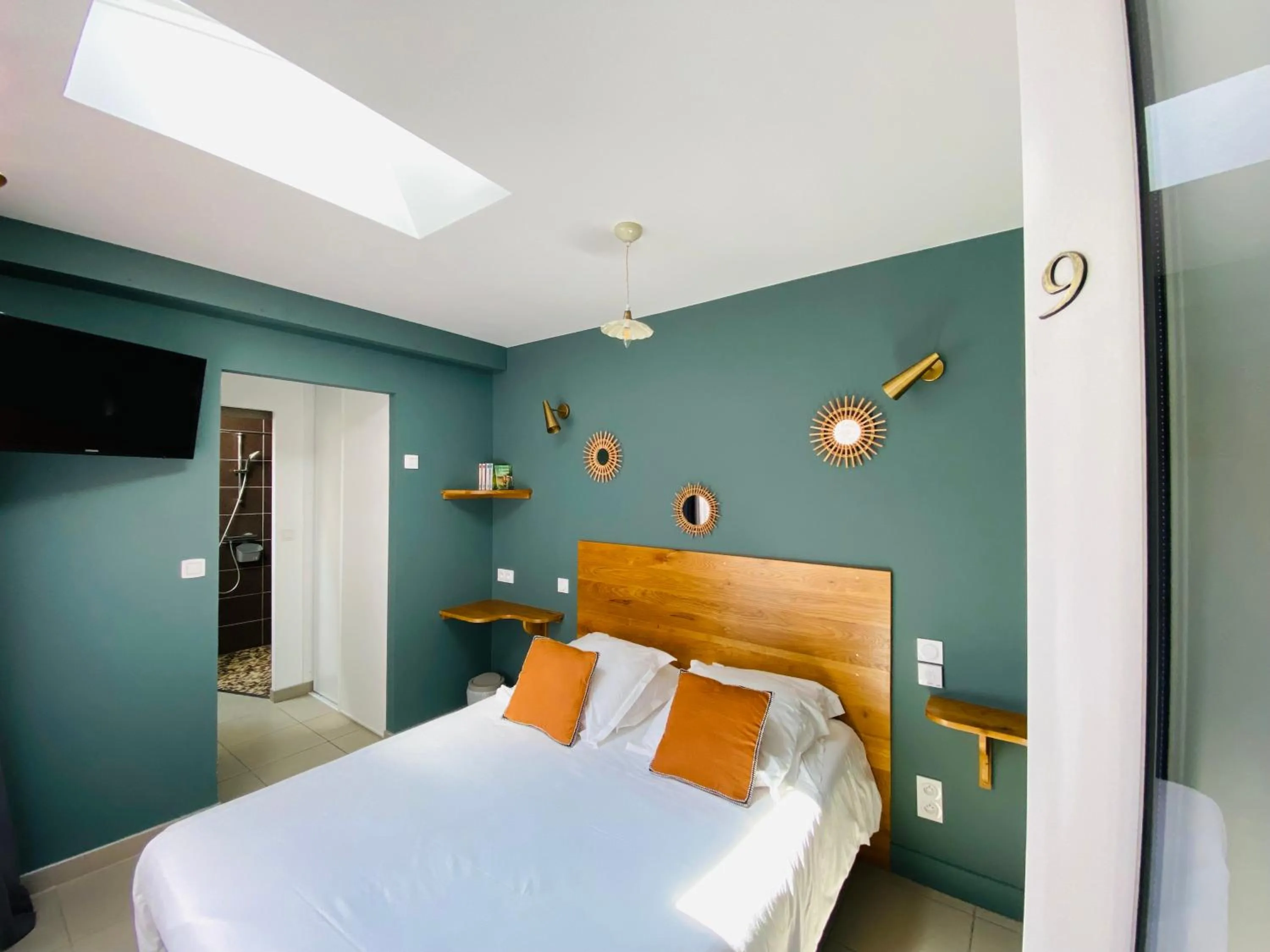 Photo of the whole room, Bed in Hotel Saint-Michel