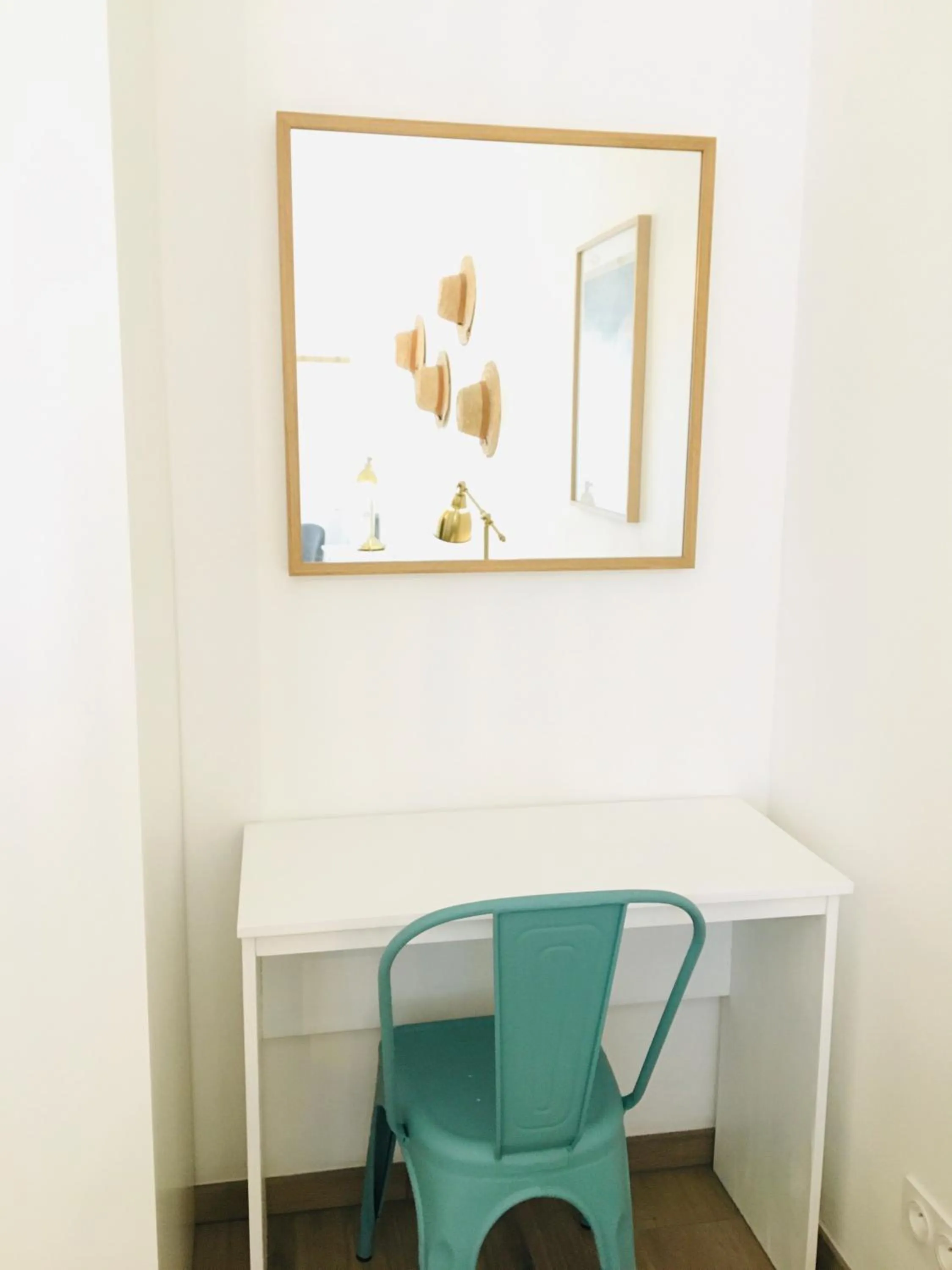 Seating area in Hotel Saint-Michel