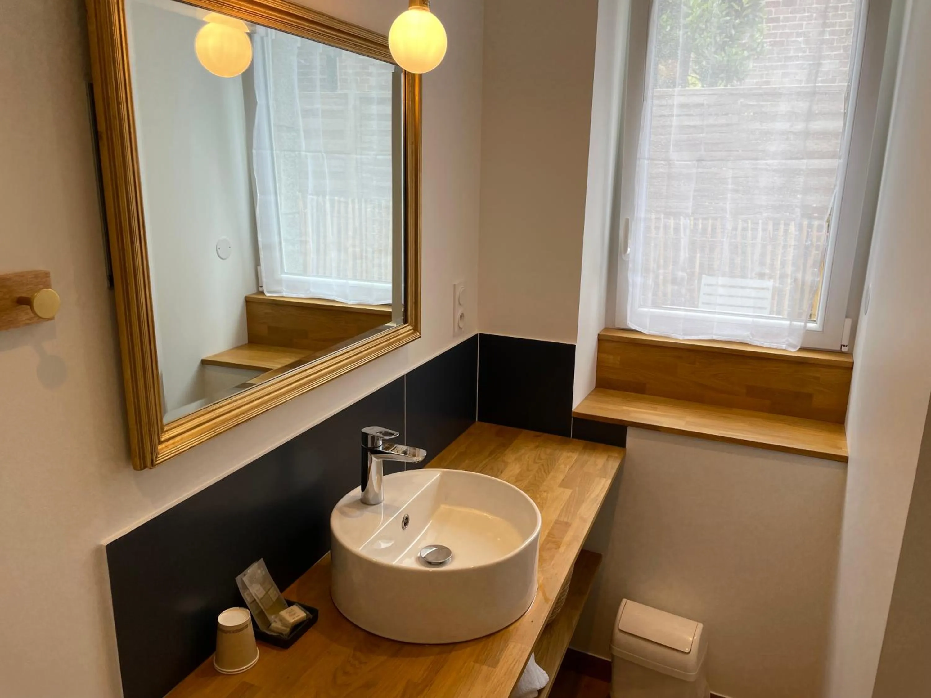 Bathroom in Hotel Saint-Michel