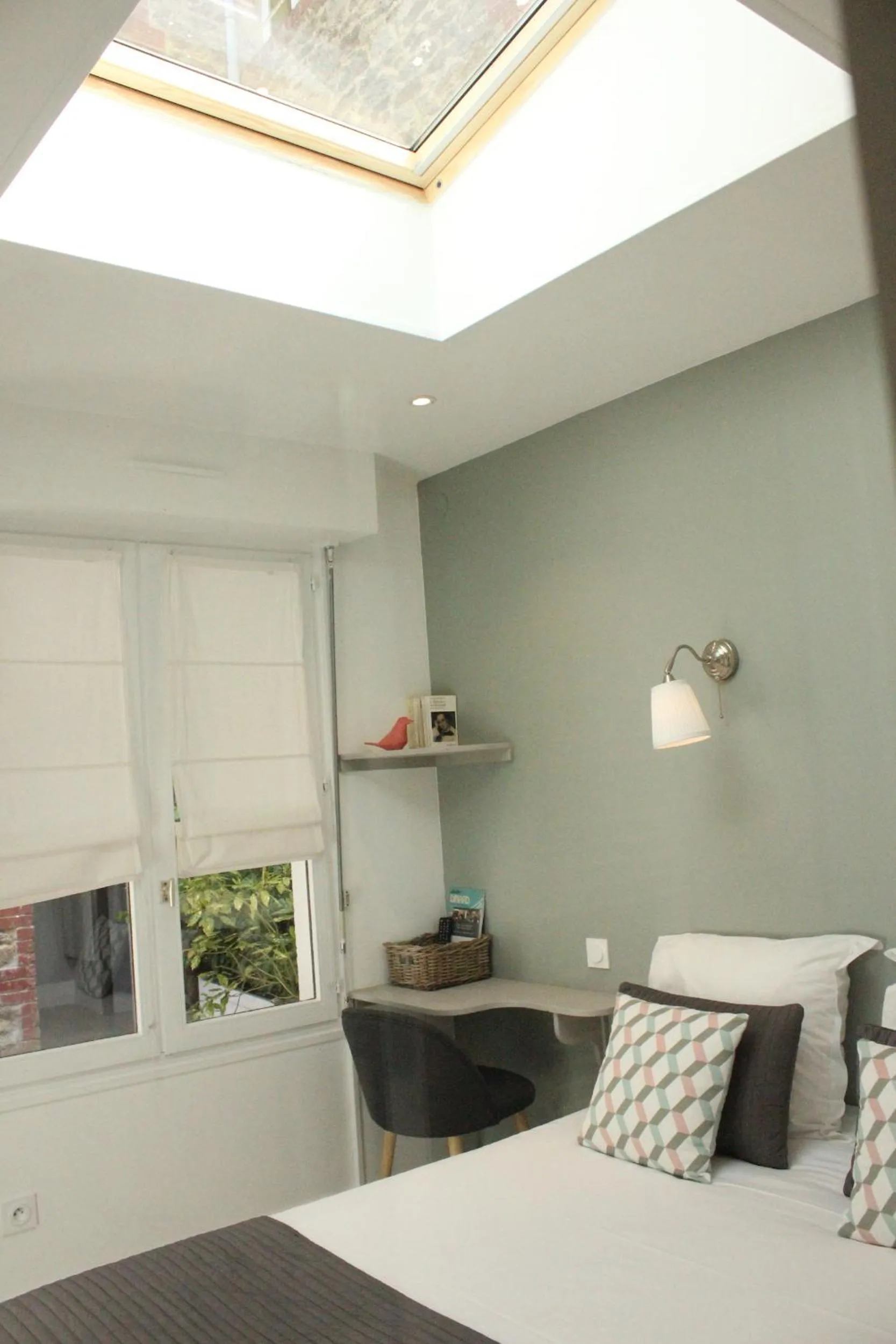 Bedroom in Hotel Saint-Michel