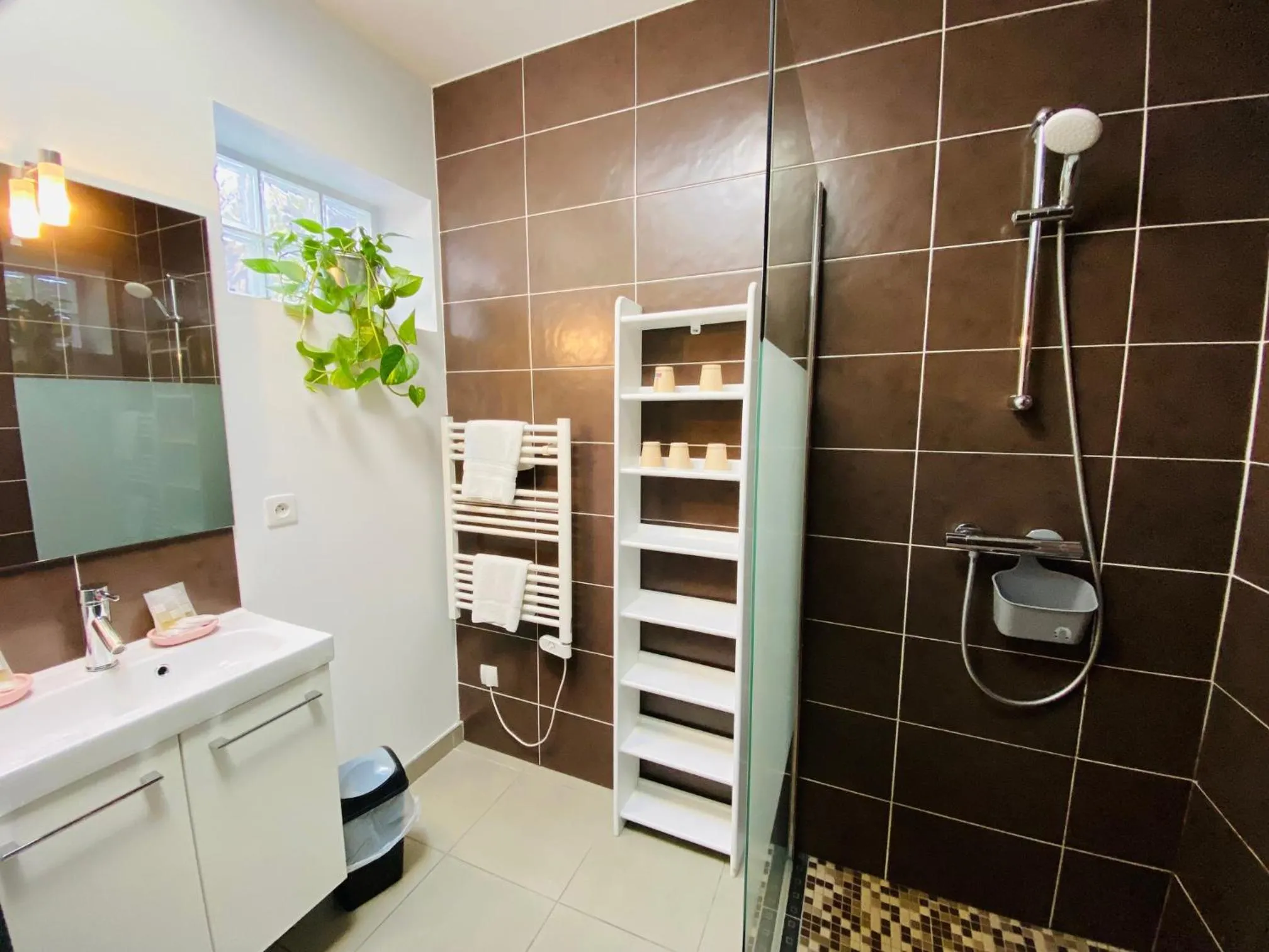 Bathroom in Hotel Saint-Michel