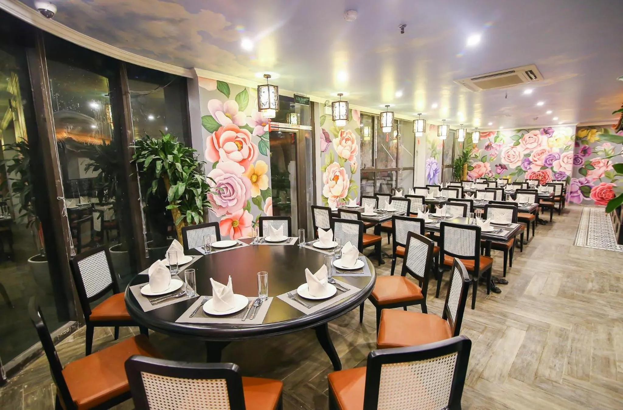 Restaurant/places to eat in La Stella Hotel