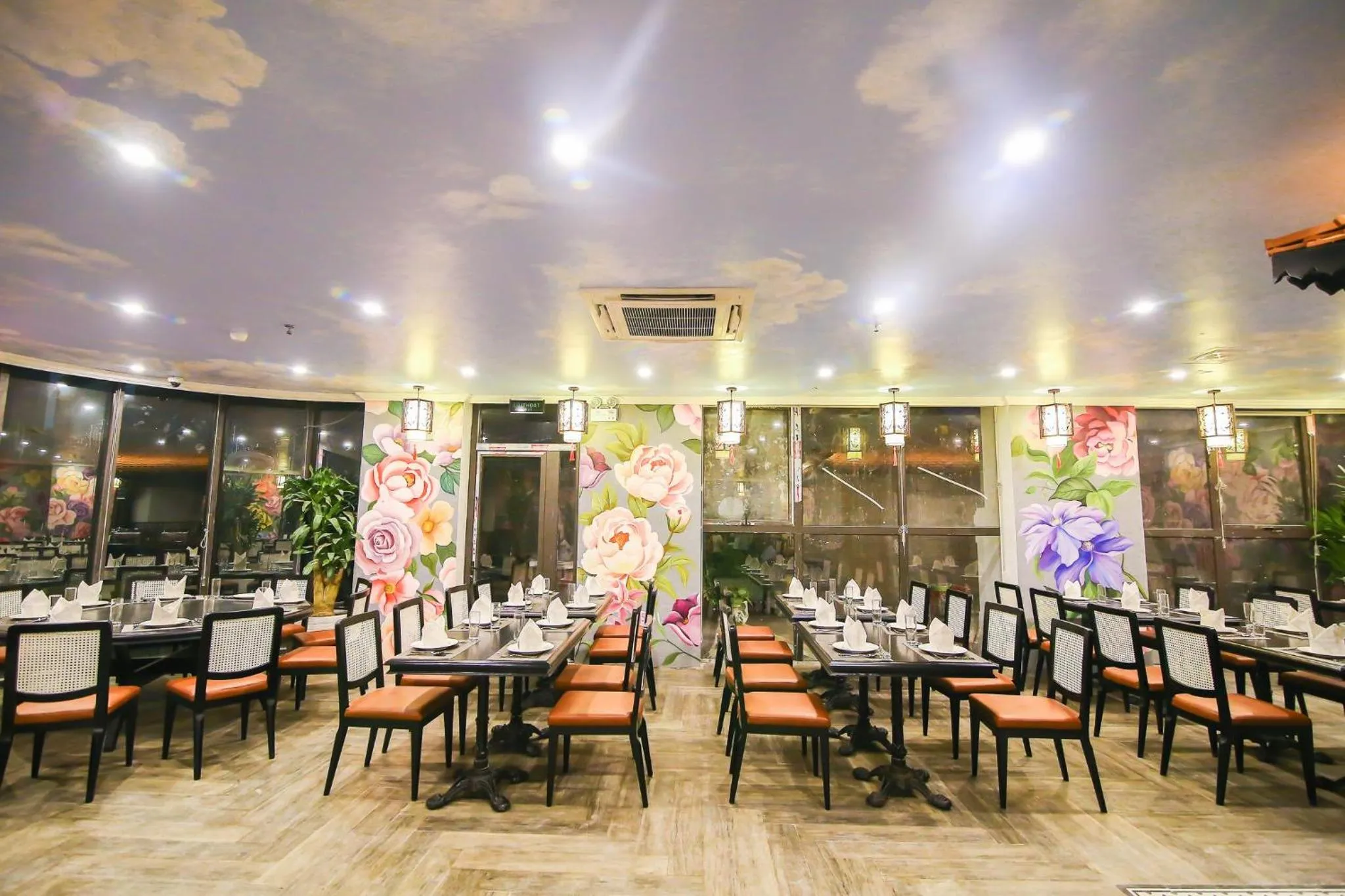 Restaurant/places to eat in La Stella Hotel