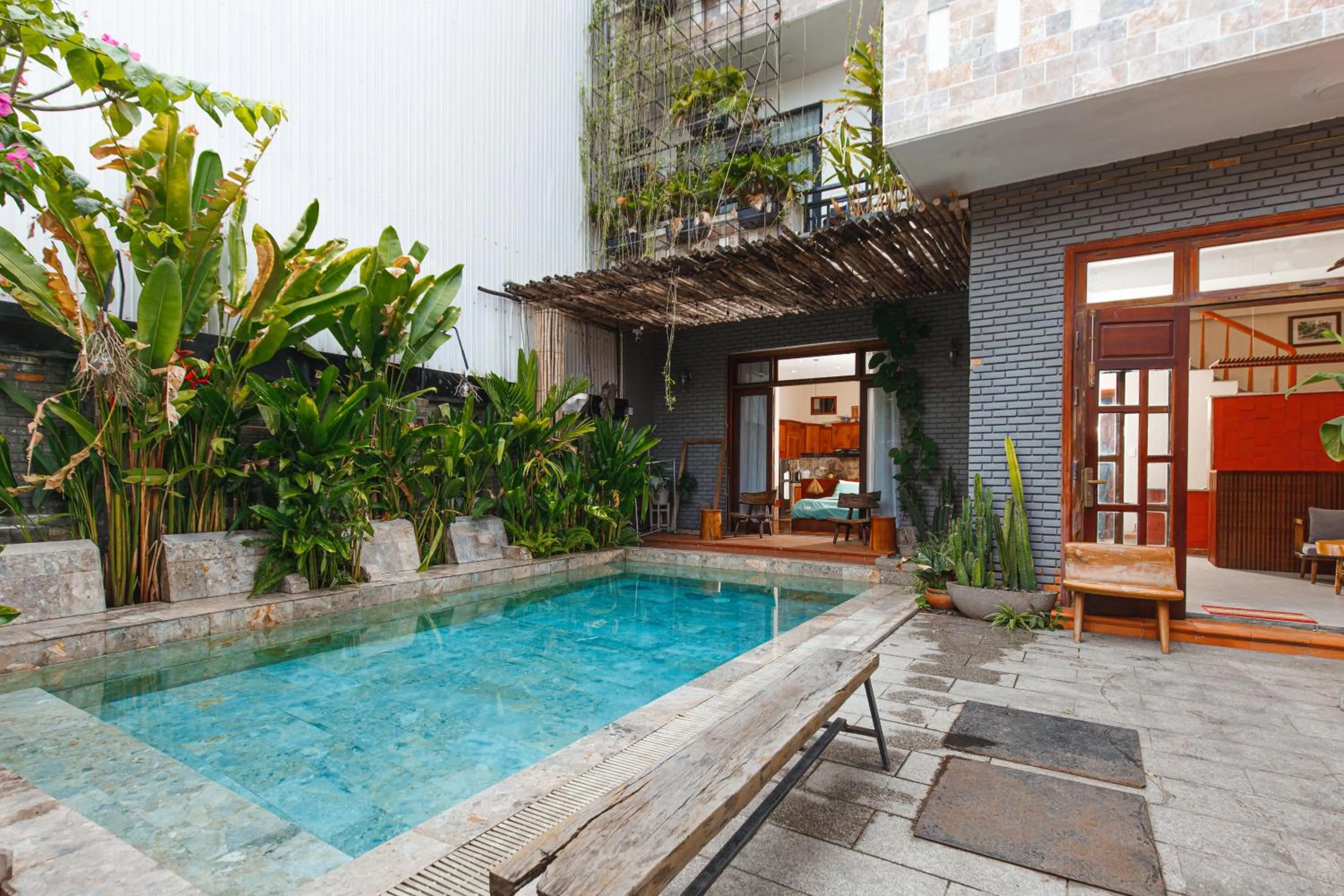 Pool view in Chaca Beach