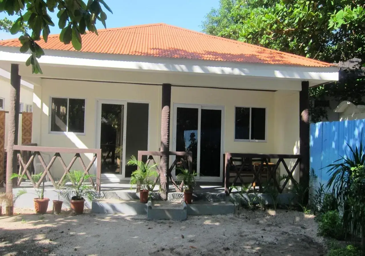 Facade/entrance in The Shark's Tail Dive Resort Facade/entrance in The Shark's Tail Dive Resort