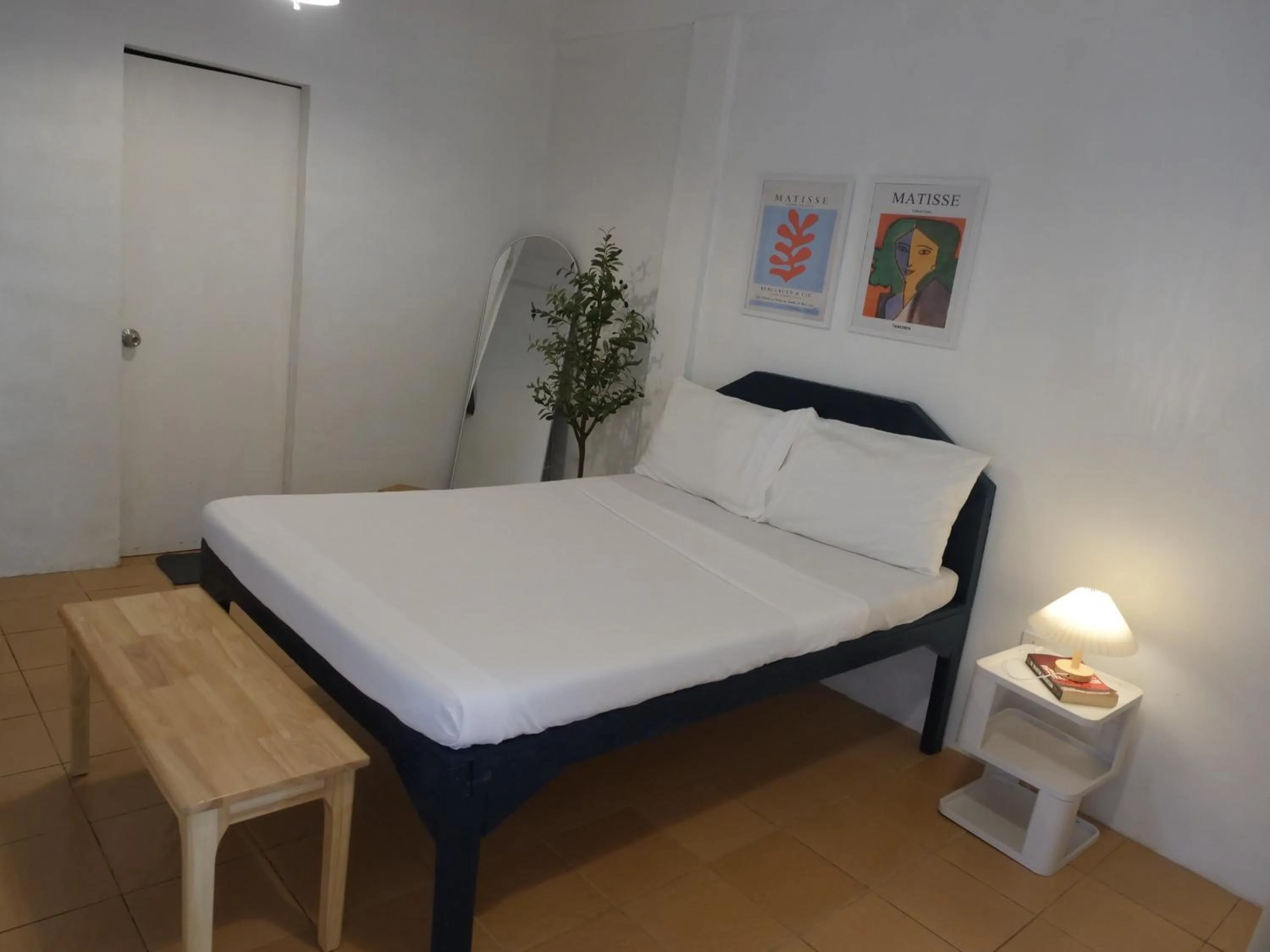 Bed in The Shark's Tail Dive Resort