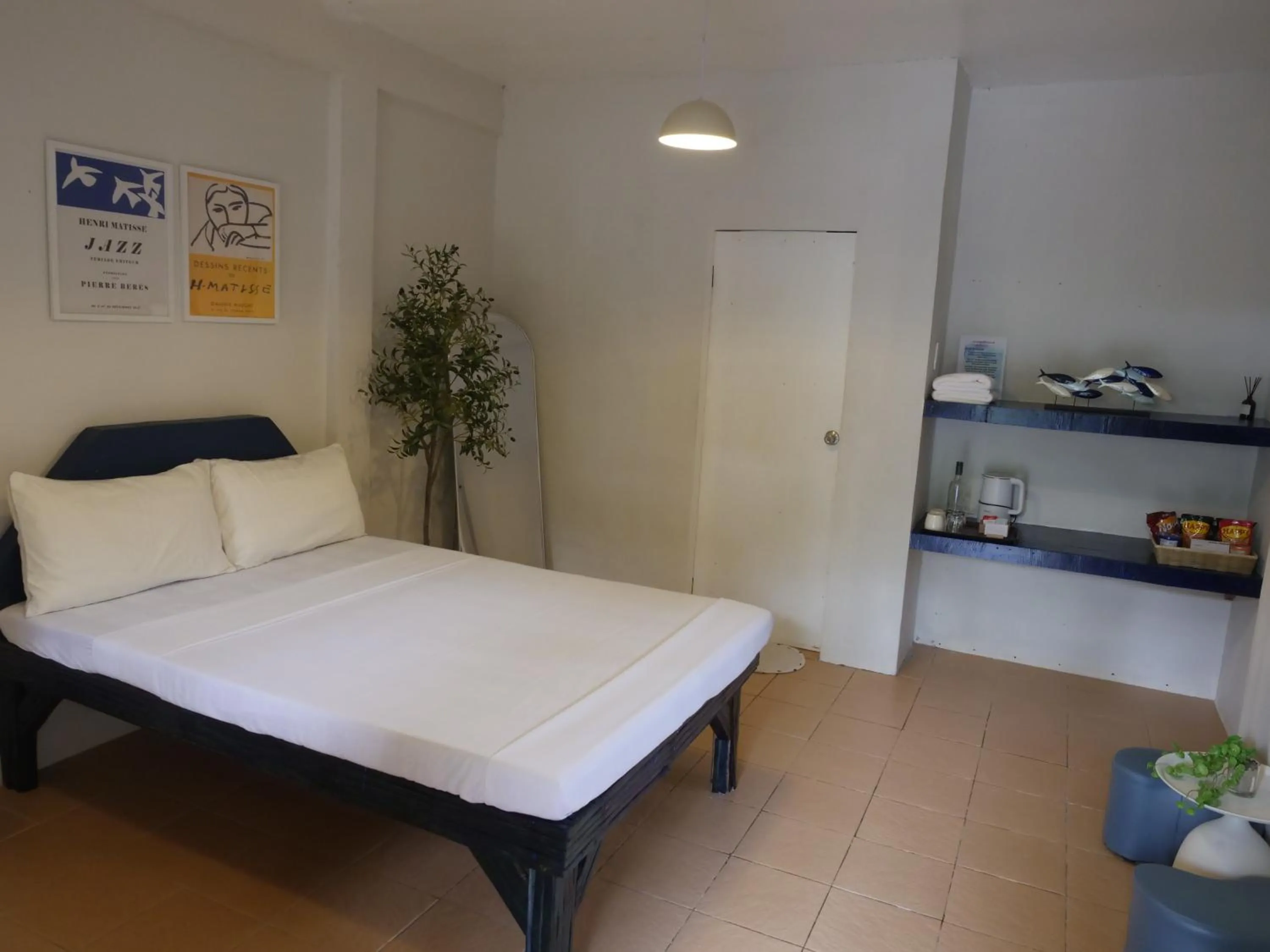 Bed in The Shark's Tail Dive Resort