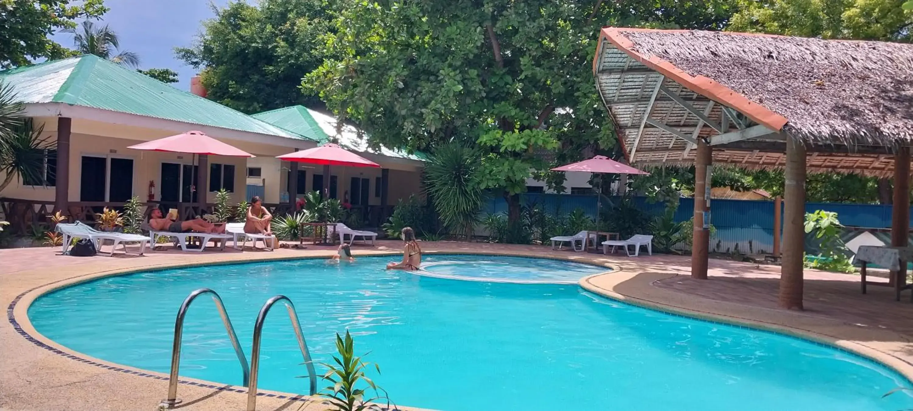 Swimming pool in The Shark's Tail Dive Resort Swimming pool in The Shark's Tail Dive Resort