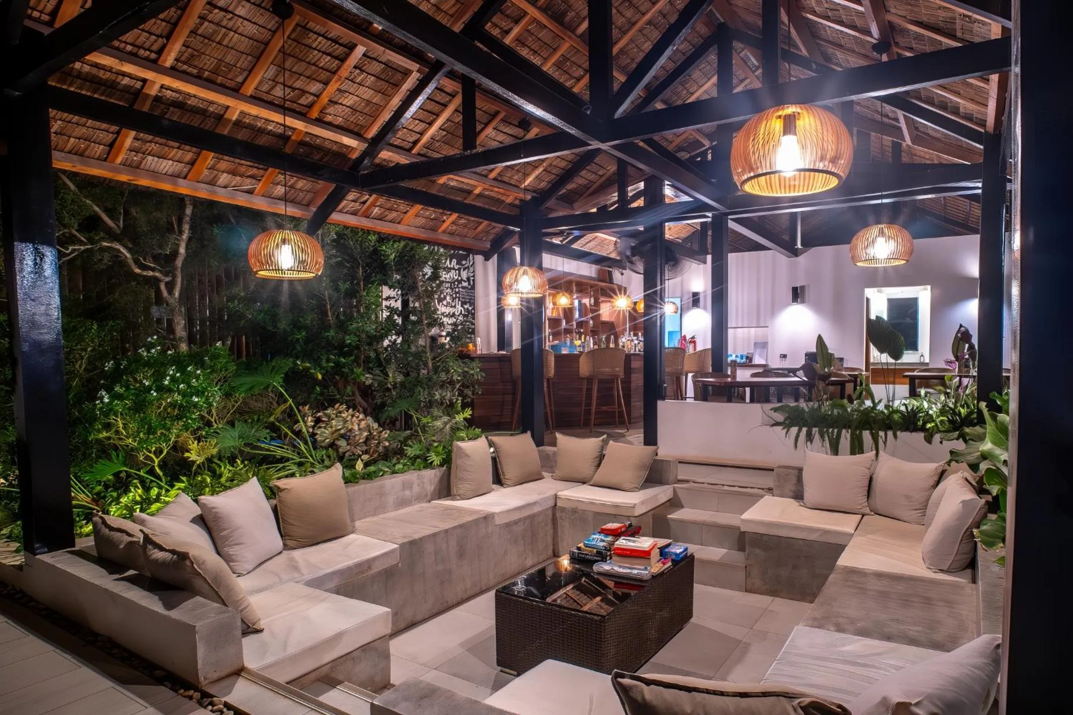 Restaurant/places to eat in Bird of Paradise