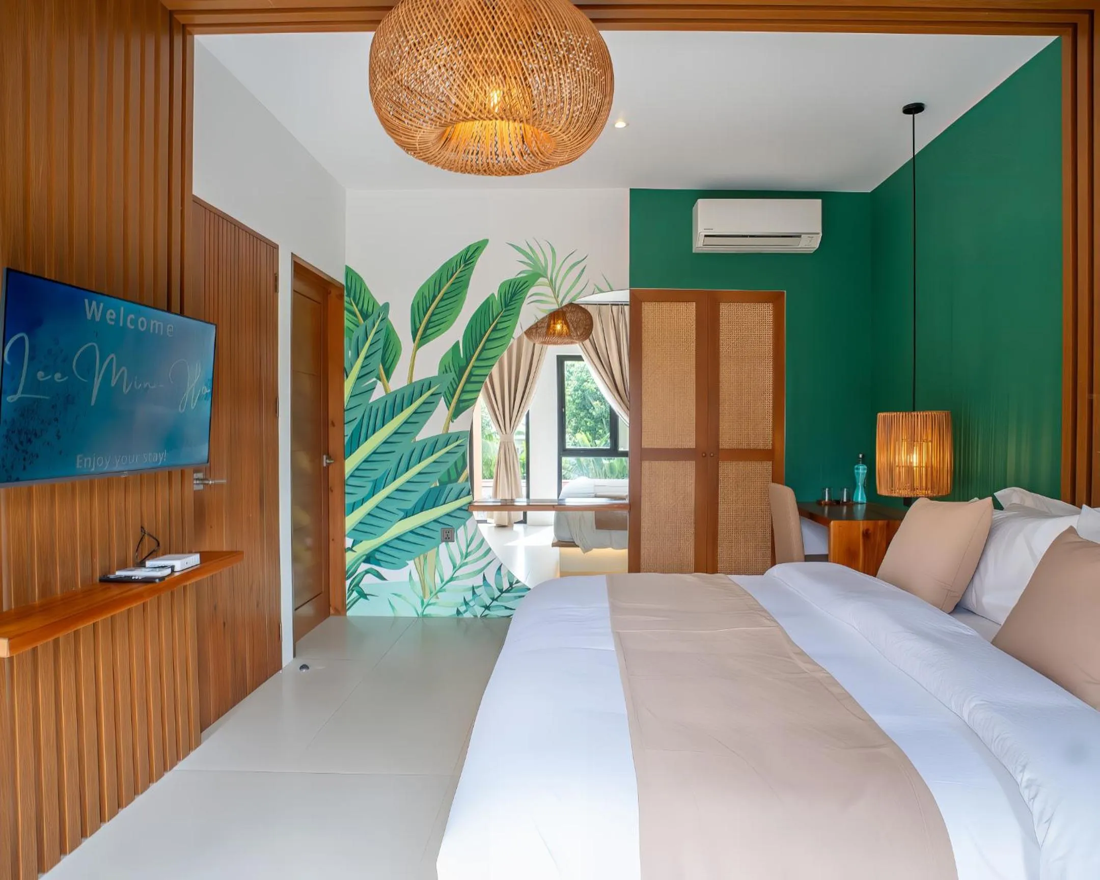 Bed in Bird of Paradise