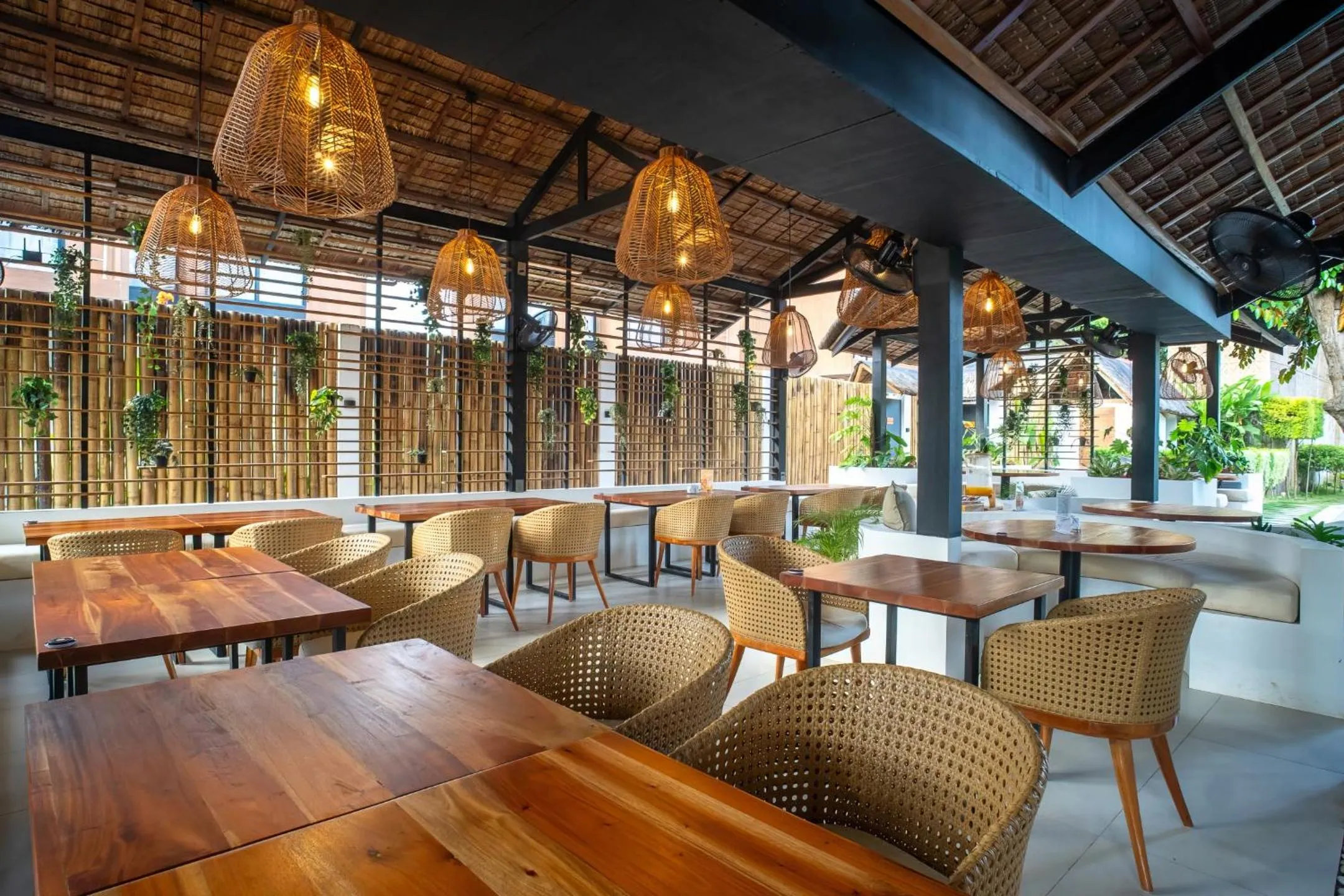 Restaurant/places to eat in Bird of Paradise