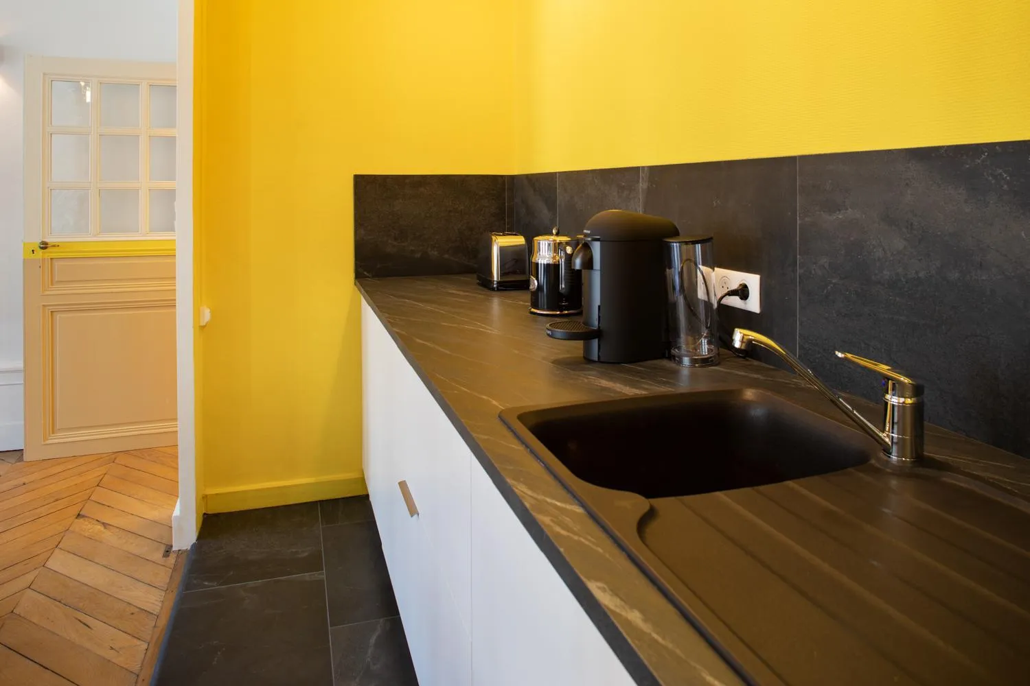 Coffee/tea facilities in Maison Tillot