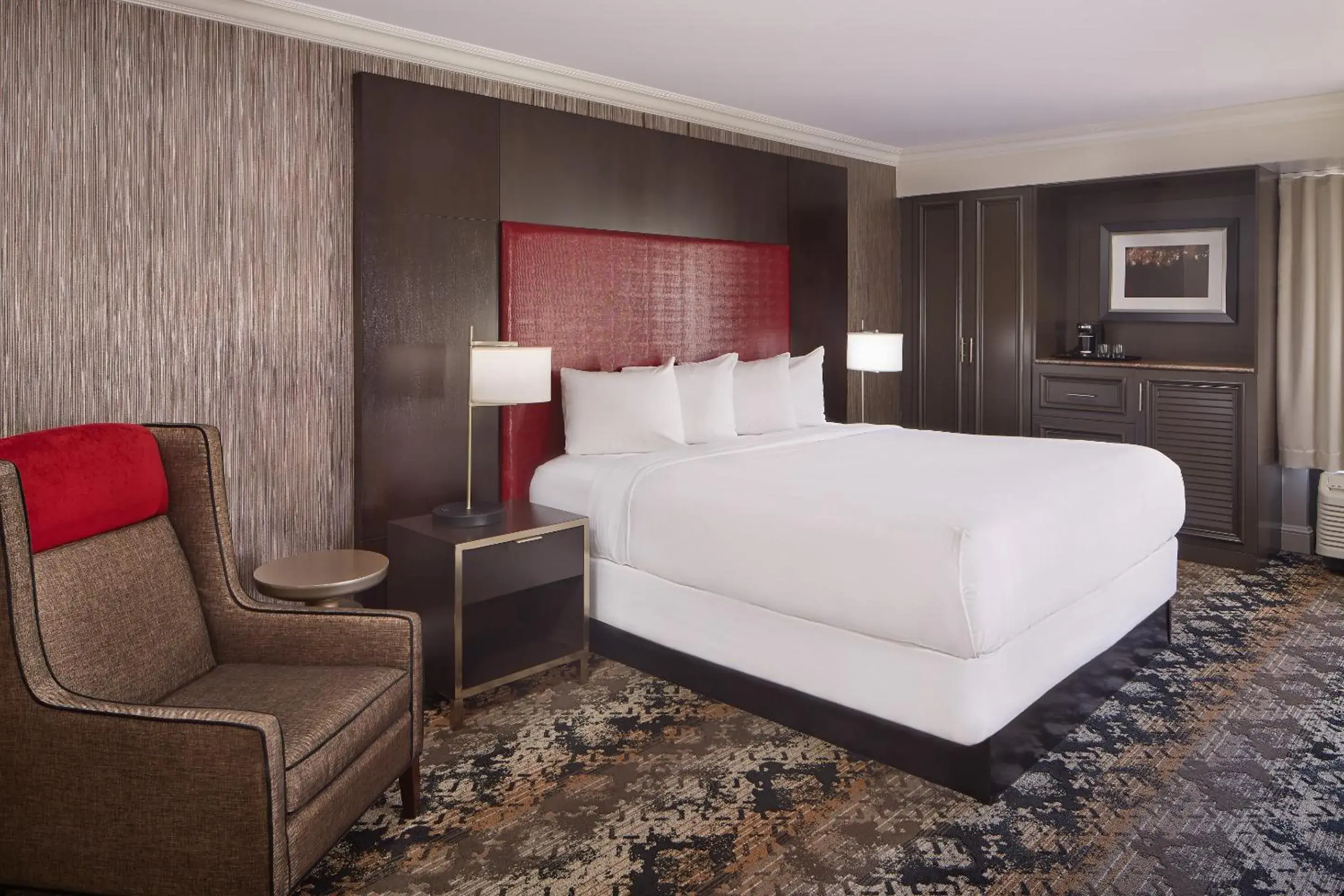 Deluxe King Room - Smoking in Horseshoe Tunica, A Caesars Destination Deluxe King Room - Smoking in Horseshoe Tunica, A Caesars Destination