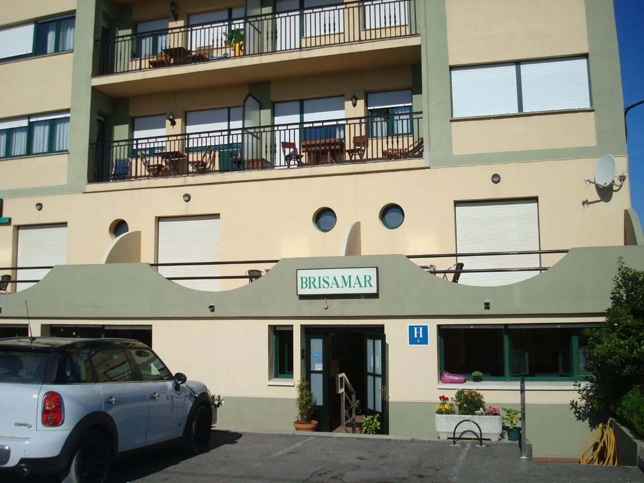 Facade/entrance in Hotel Brisamar