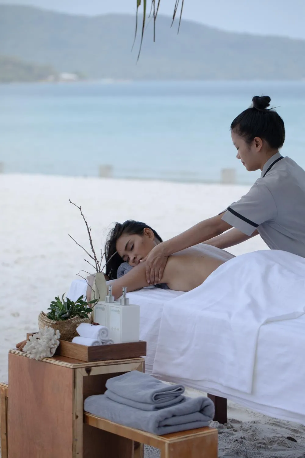 People in La Passion by Achariyak