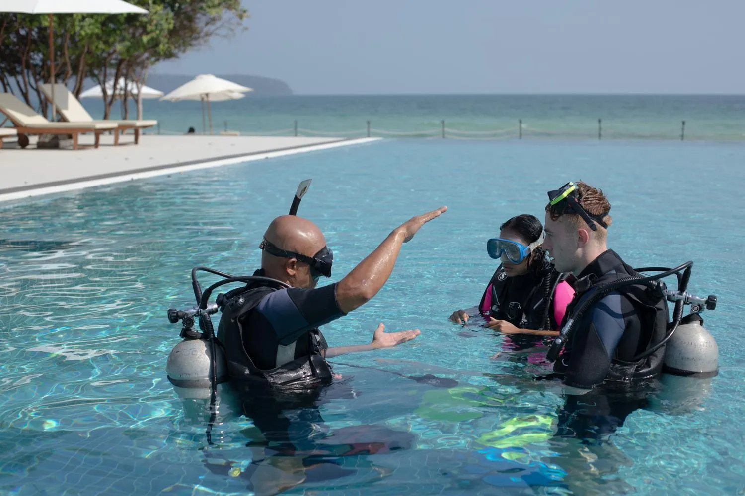 People in La Passion by Achariyak