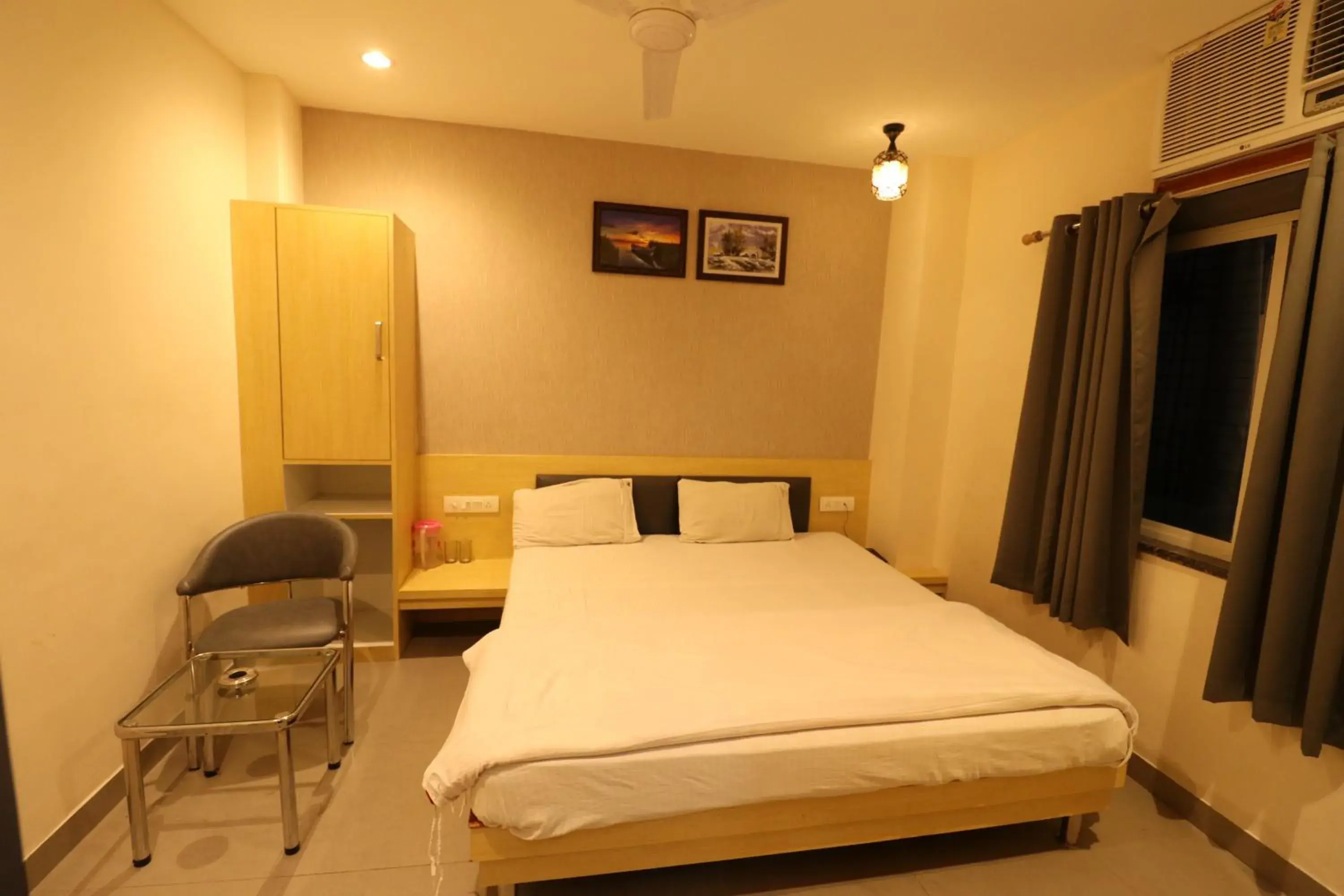 Photo of the whole room, Bed in HOTEL PRATAP GRAND Photo of the whole room, Bed in HOTEL PRATAP GRAND