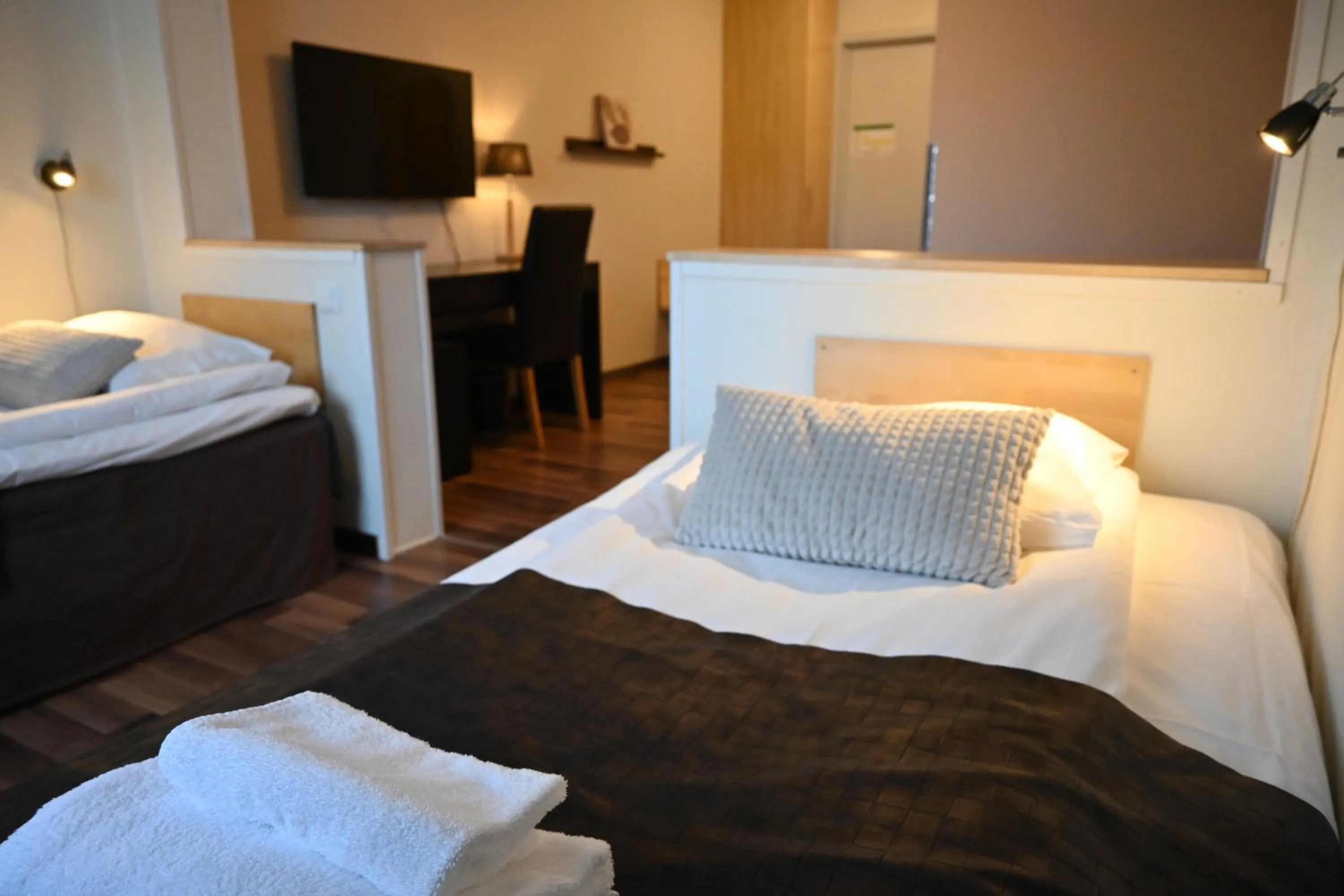 Property building, Bed in Hotell Lyktan