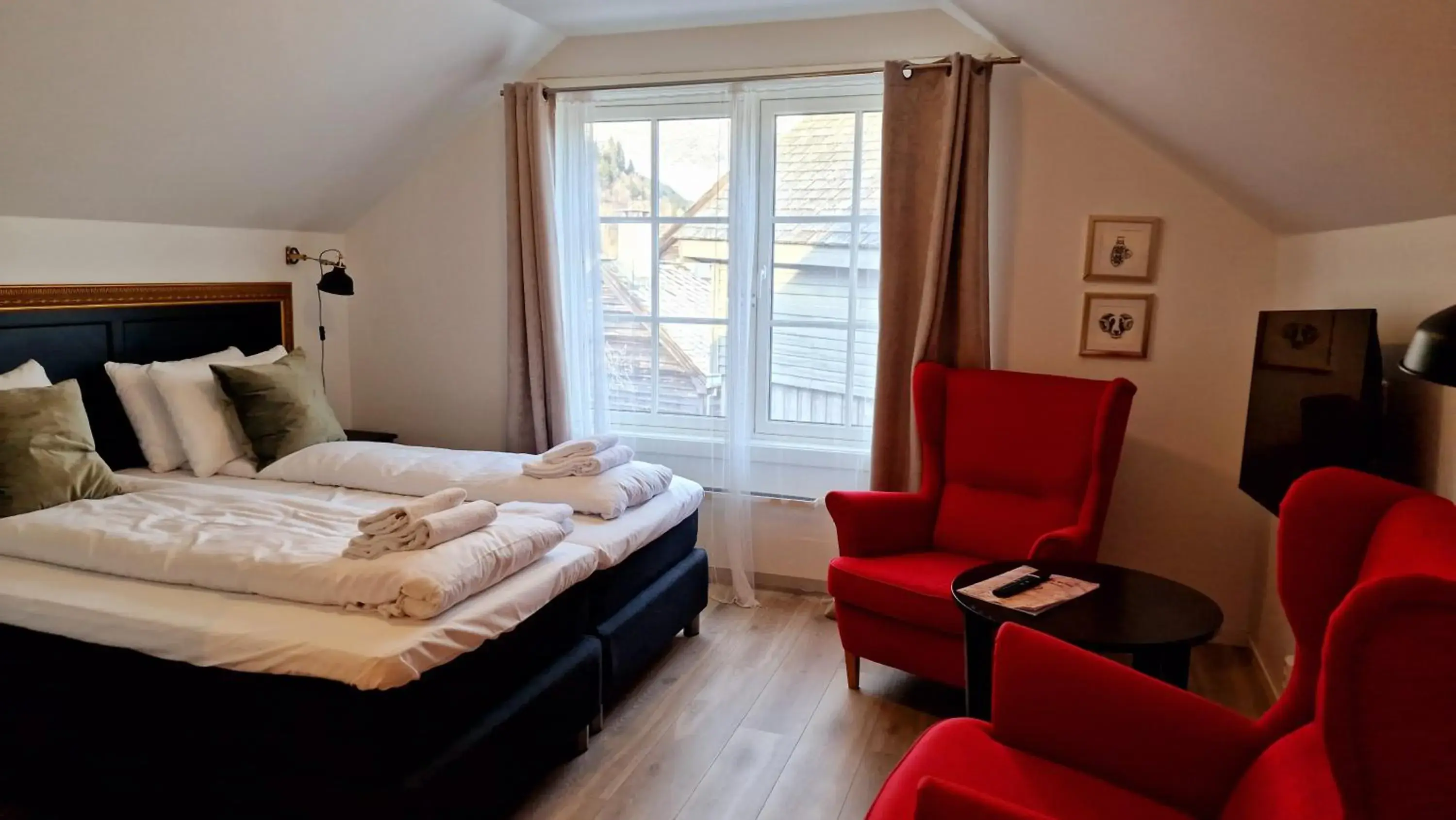 TV and multimedia, Bed in Store Ringheim Hotel og Restaurant TV and multimedia, Bed in Store Ringheim Hotel og Restaurant