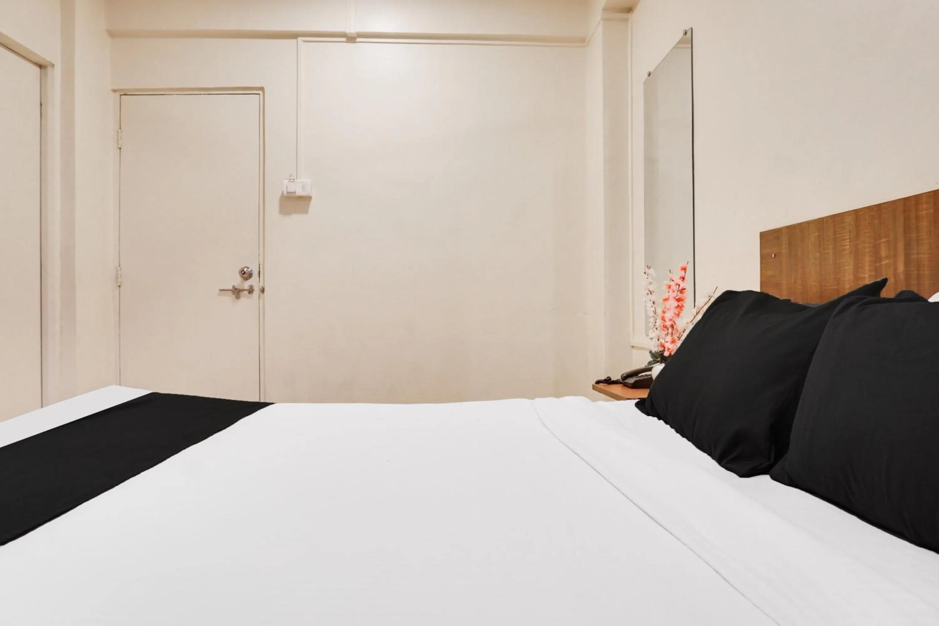 Bedroom, Bed in Super Hotel O Jadhav Nagar Near Sinhgad College