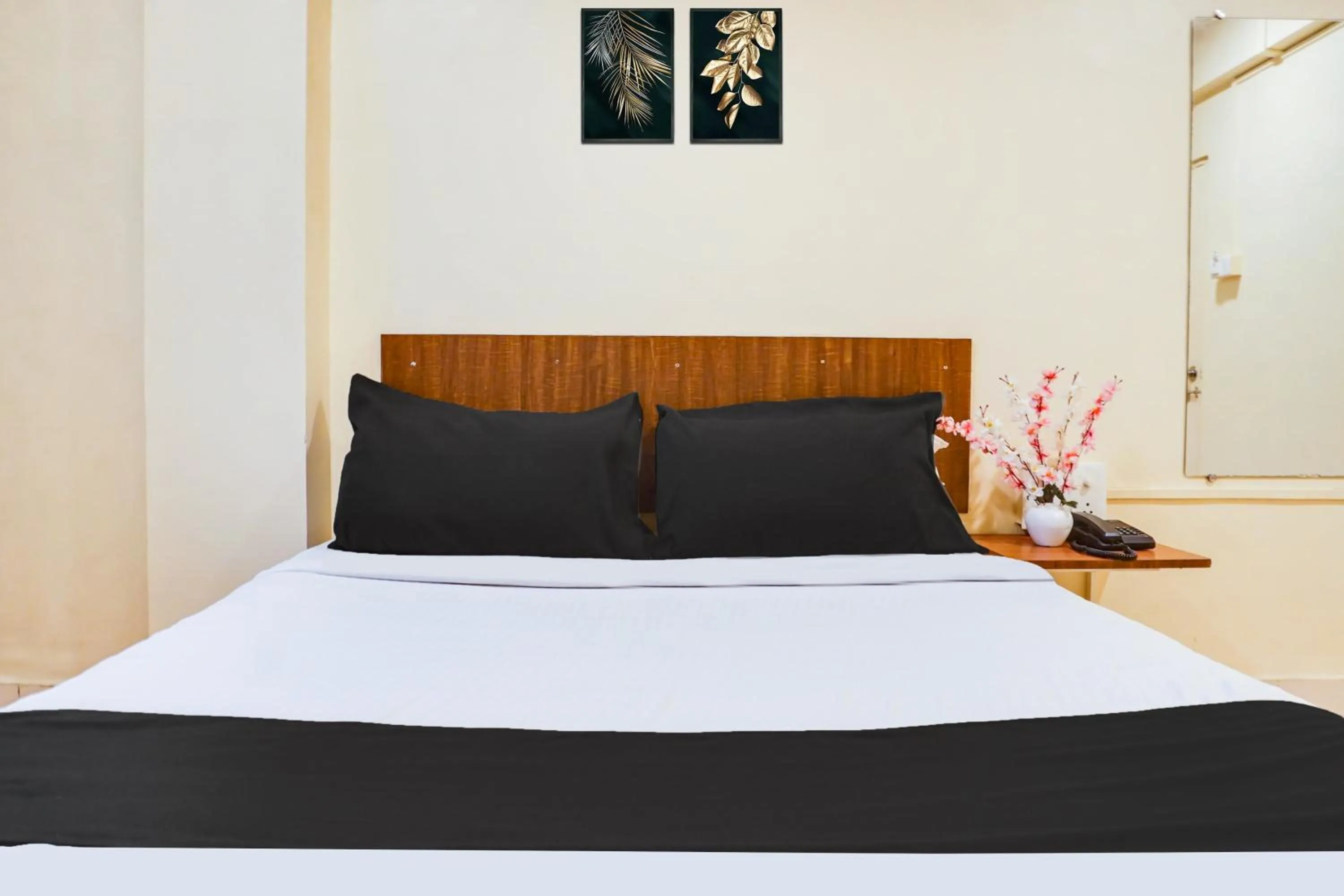 Bedroom, Bed in Super Hotel O Jadhav Nagar Near Sinhgad College