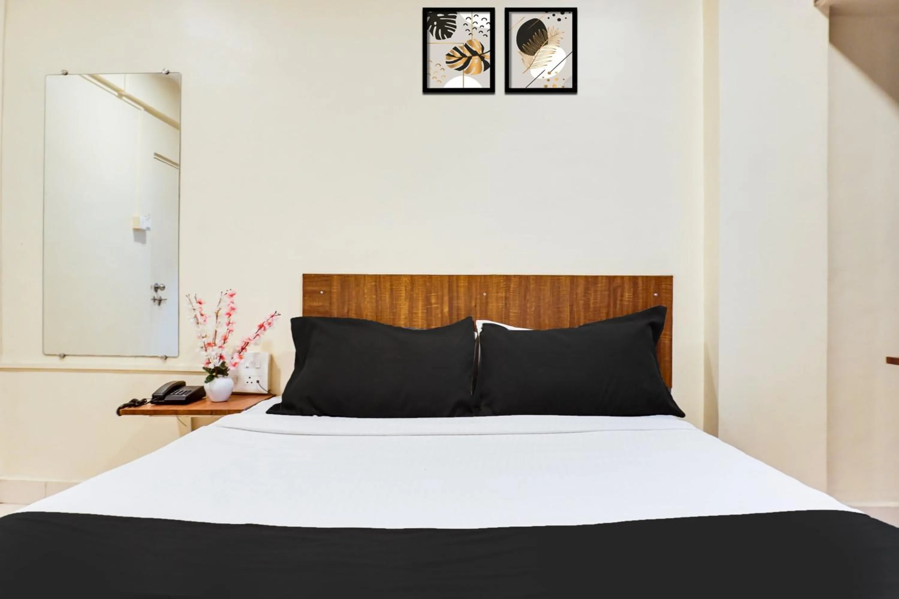 Bedroom, Bed in Super Hotel O Jadhav Nagar Near Sinhgad College