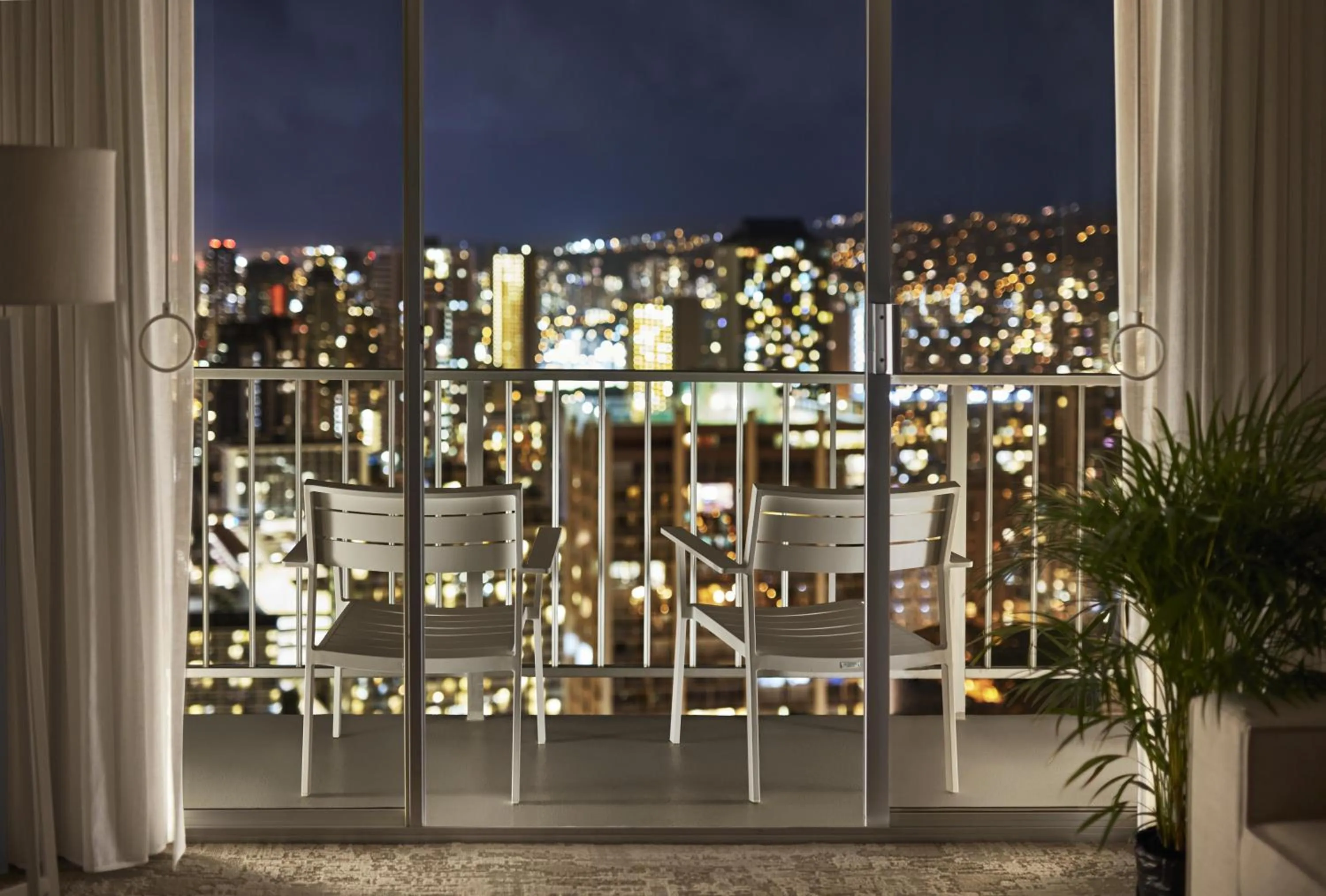 Night in 'Alohilani Resort Waikiki Beach