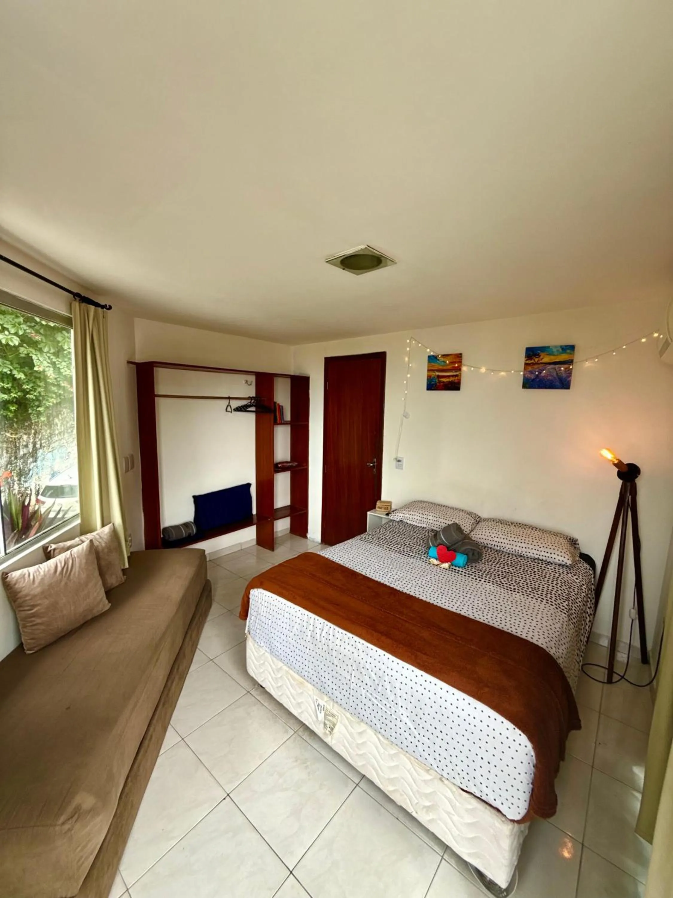 Photo of the whole room, Bed in Cores da pipa flats