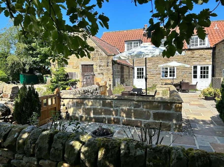 Garden view in Smugglers Rock Cottages