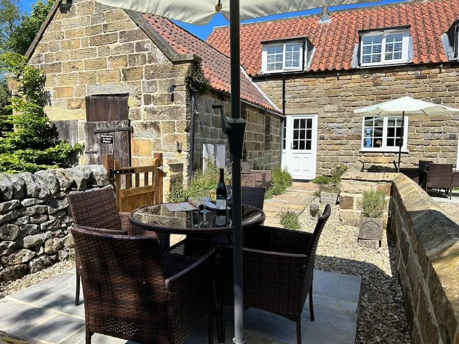 Patio in Smugglers Rock Cottages