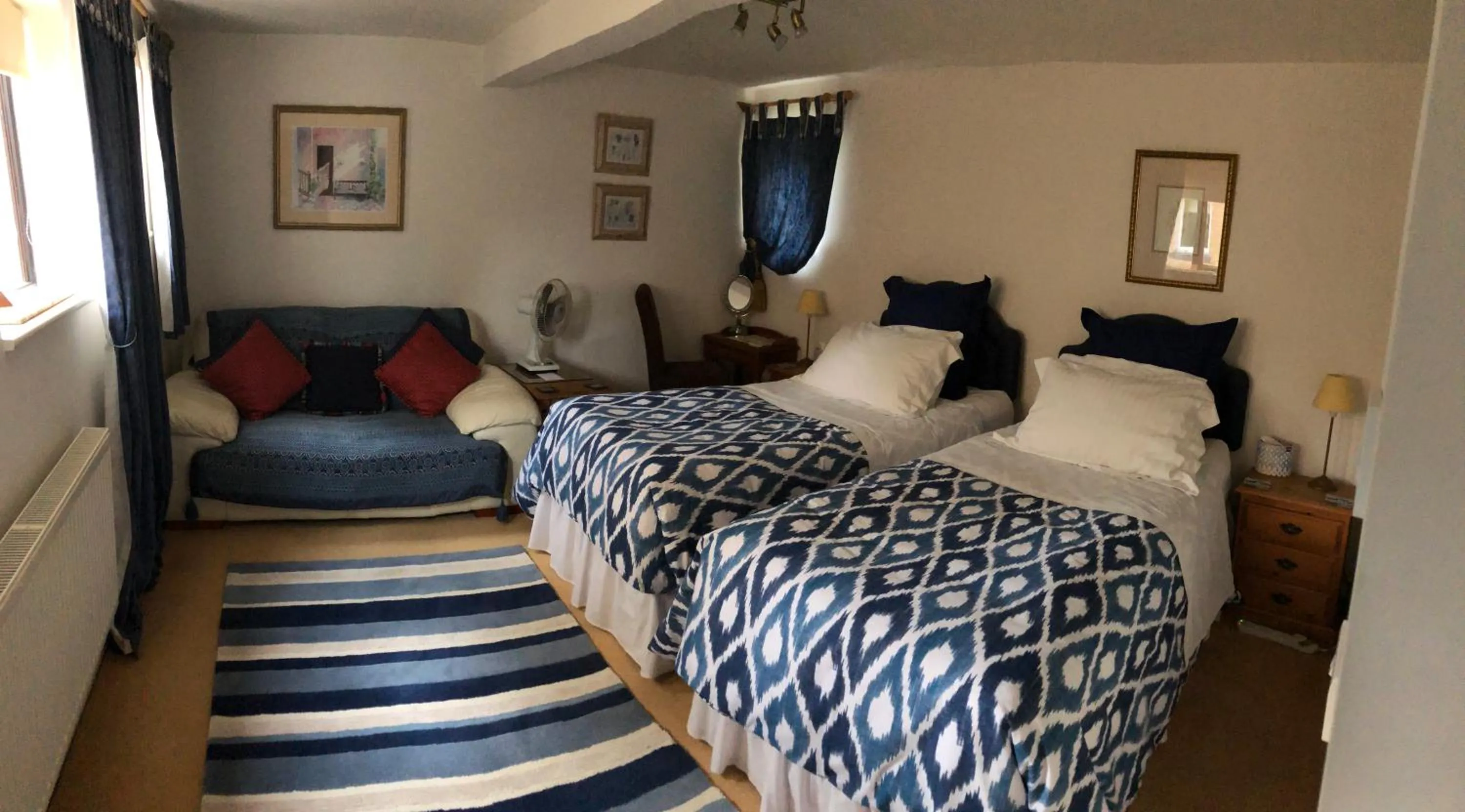 Bedroom, Bed in Ye Olde Globe & Chequers
