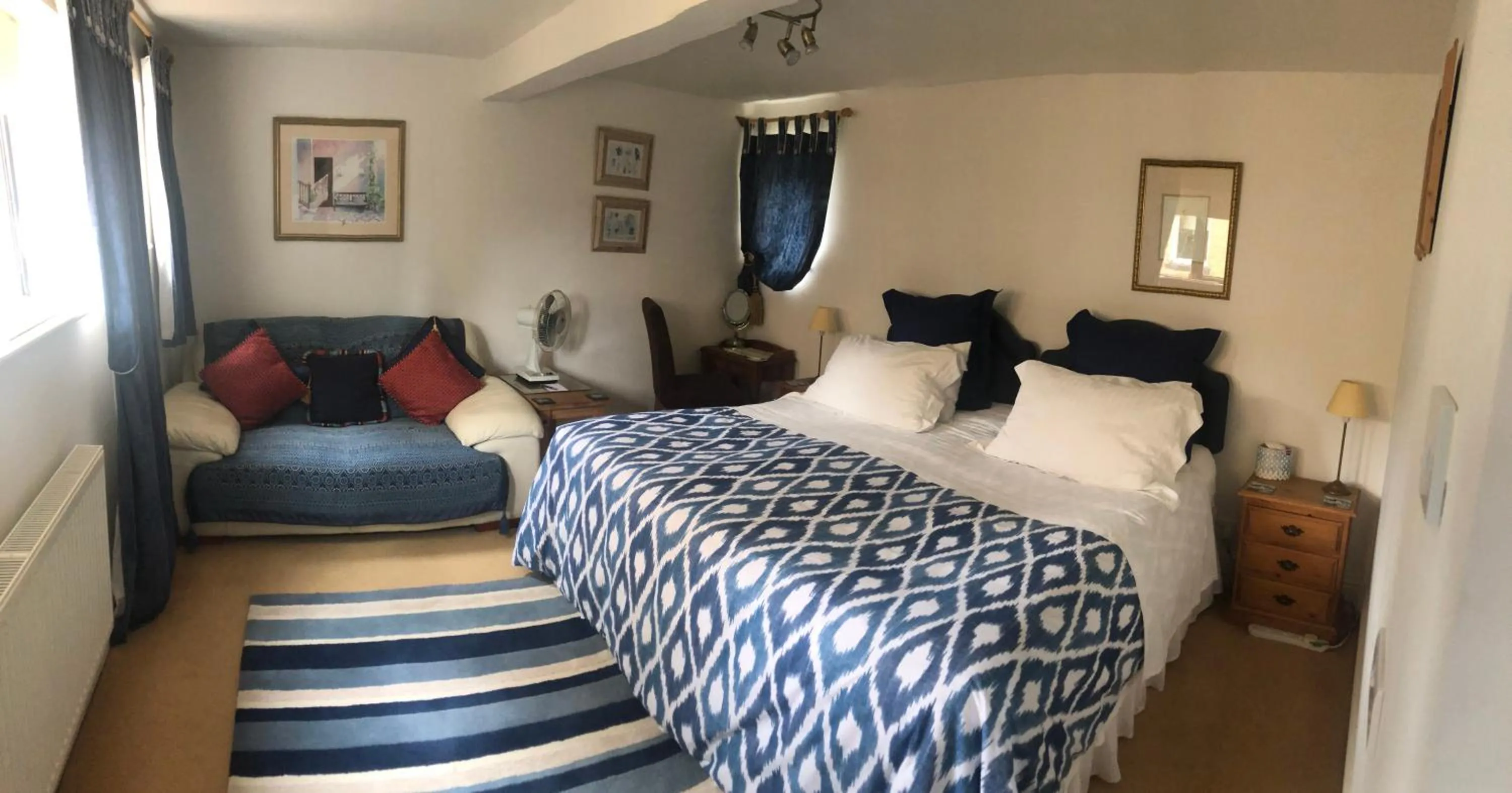 Bedroom, Bed in Ye Olde Globe & Chequers