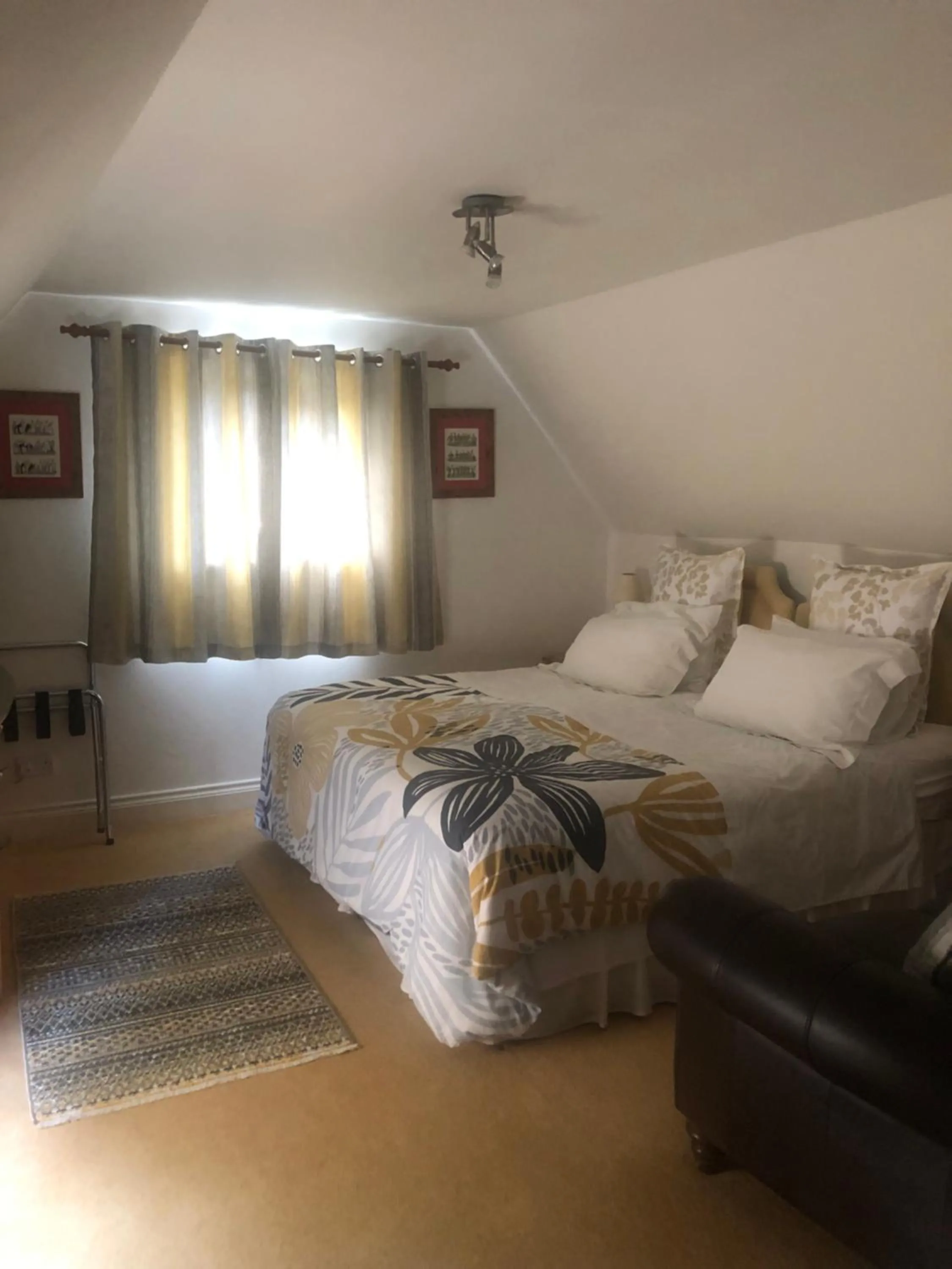 Bedroom, Bed in Ye Olde Globe & Chequers