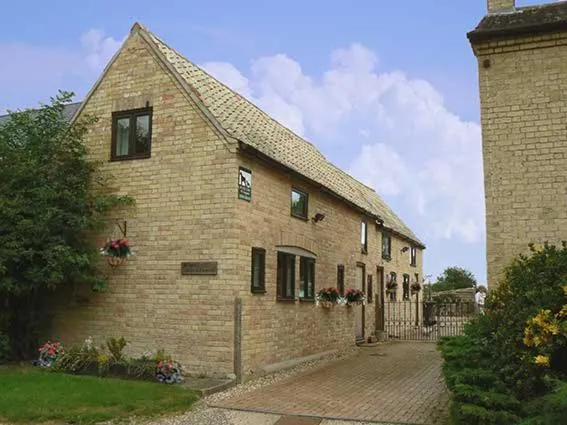 Property building in Ye Olde Globe & Chequers