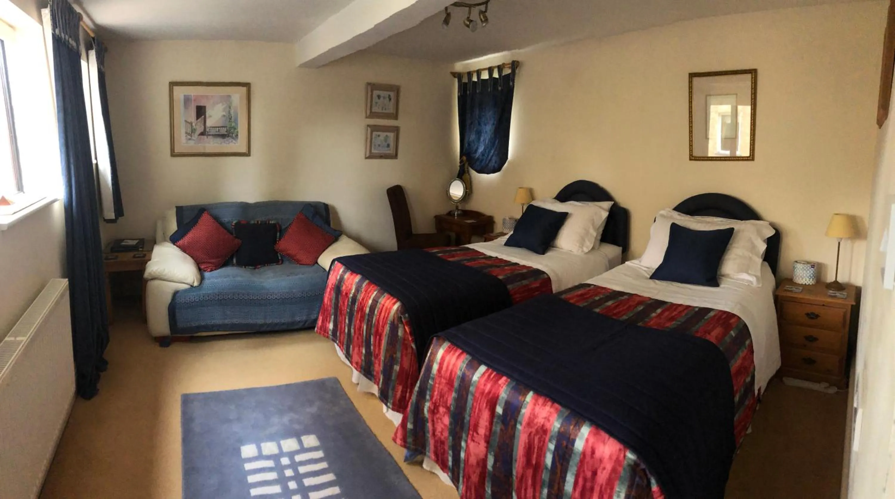 Bed in Ye Olde Globe & Chequers