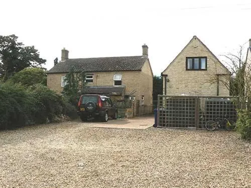 Parking in Ye Olde Globe & Chequers
