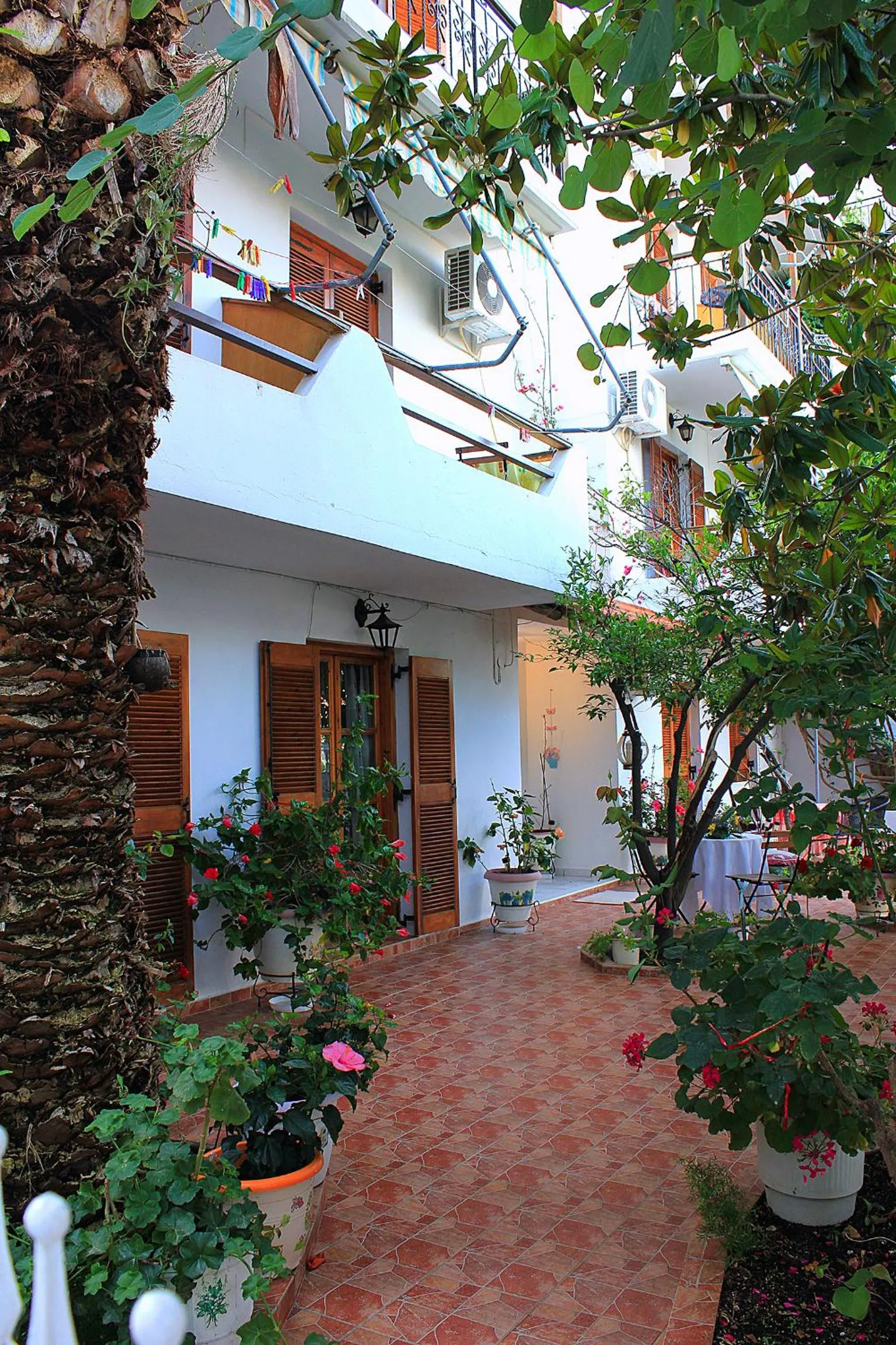 Facade/entrance in Vaya Zorba Studios