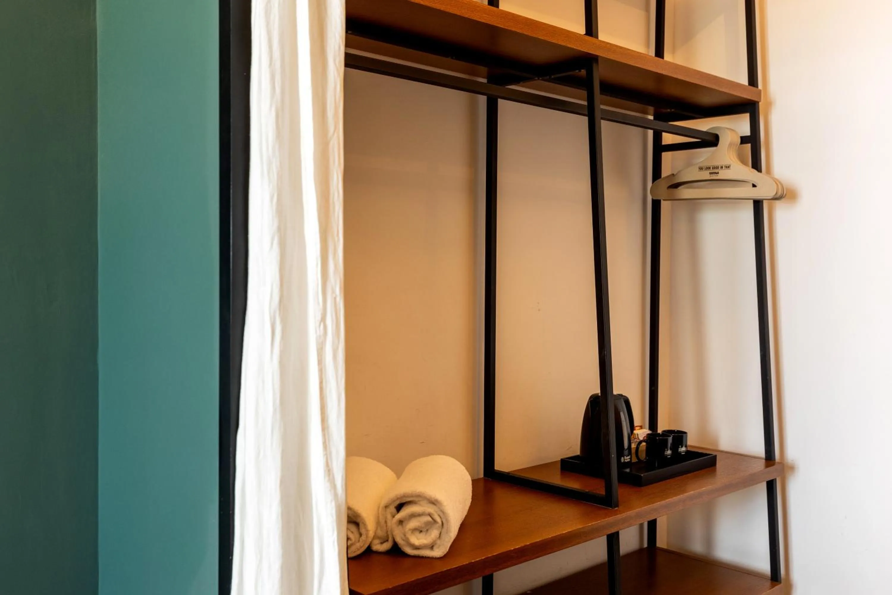 wardrobe in Colectia Stays Atocha