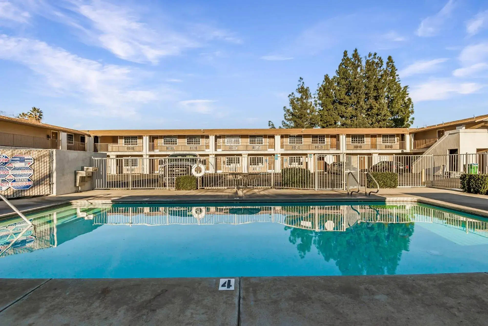 Swimming pool in Heritage Inn Express Chico Swimming pool in Heritage Inn Express Chico