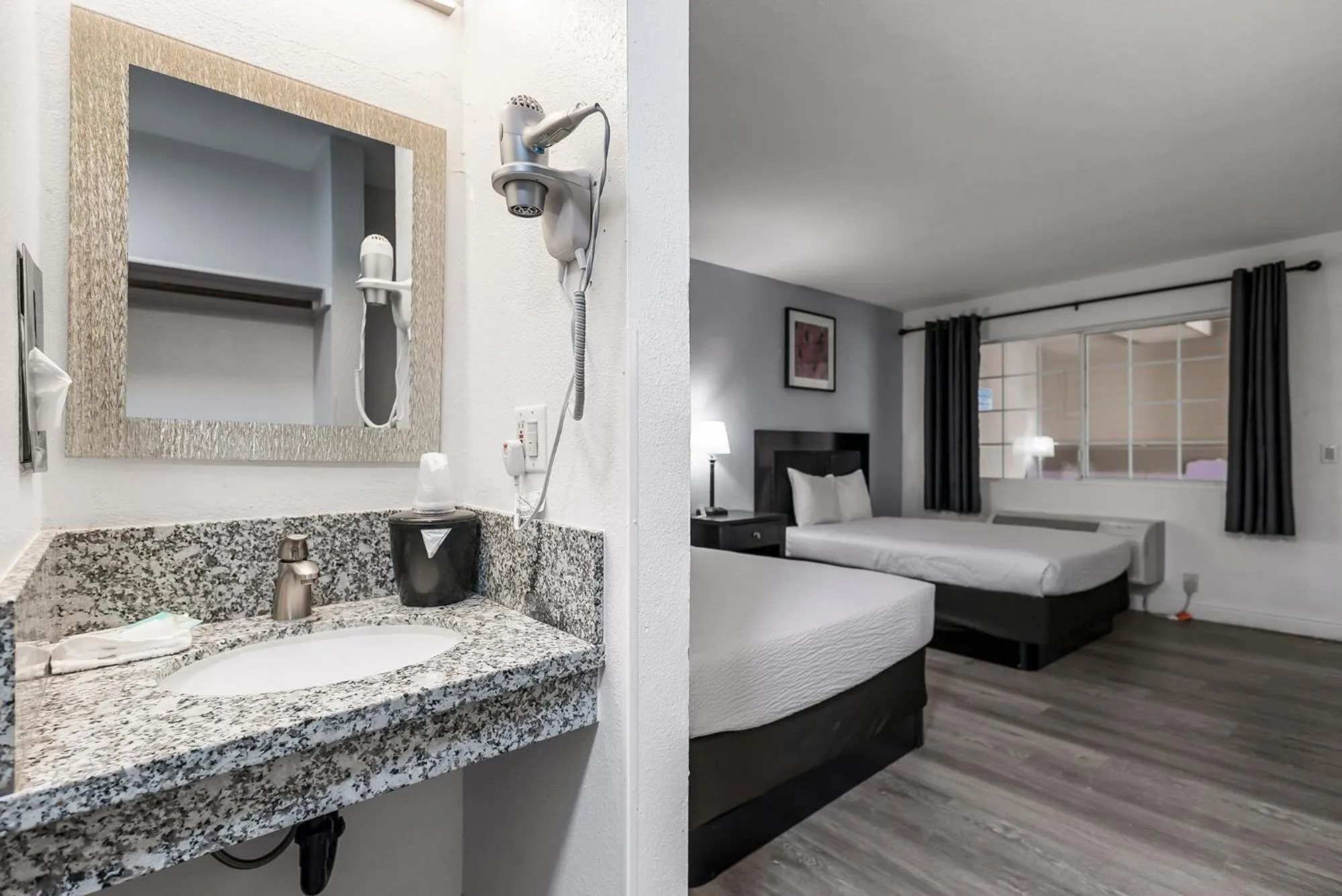 View (from property/room), Bed in Heritage Inn Express Chico