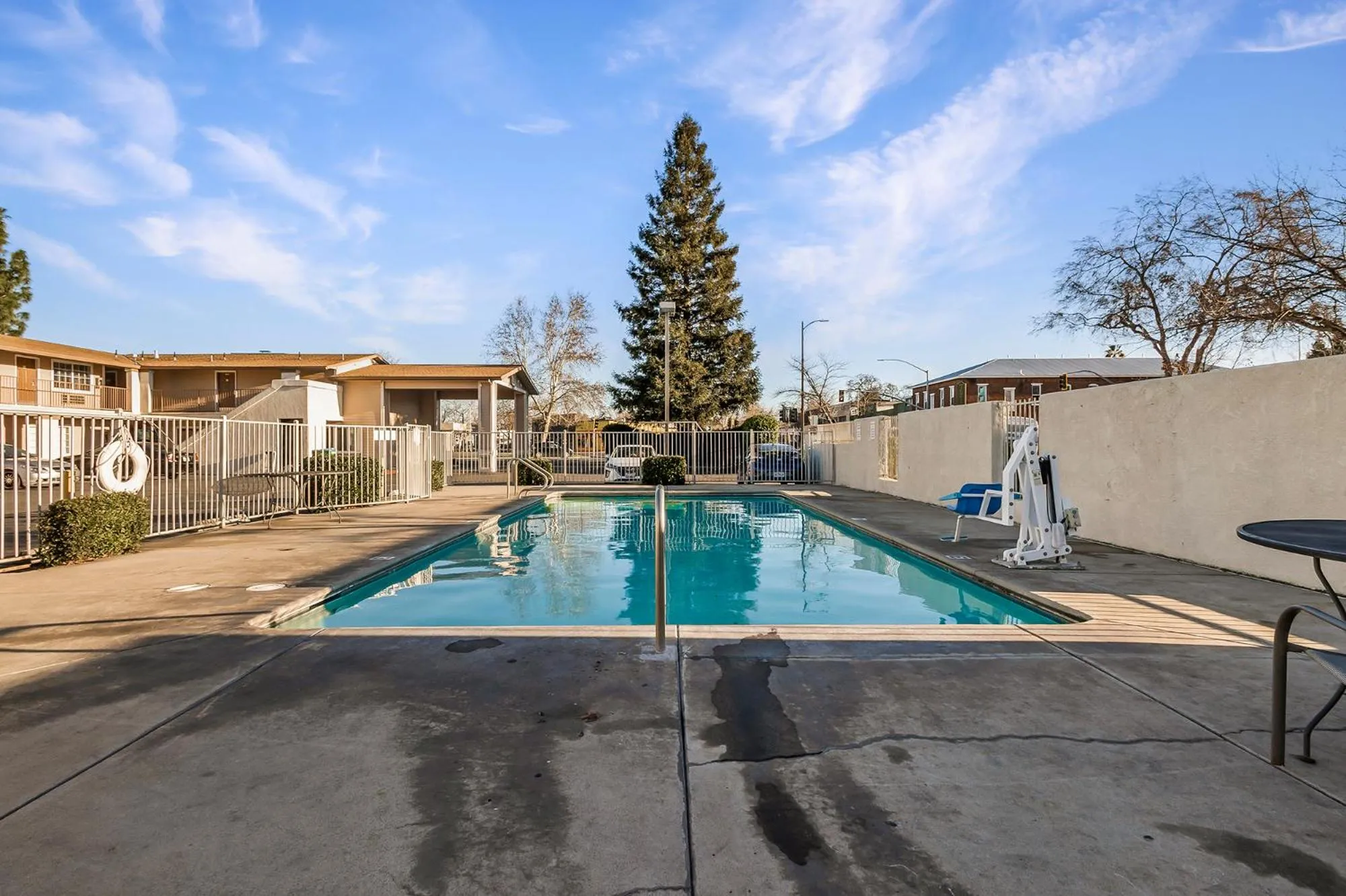 Swimming pool in Heritage Inn Express Chico