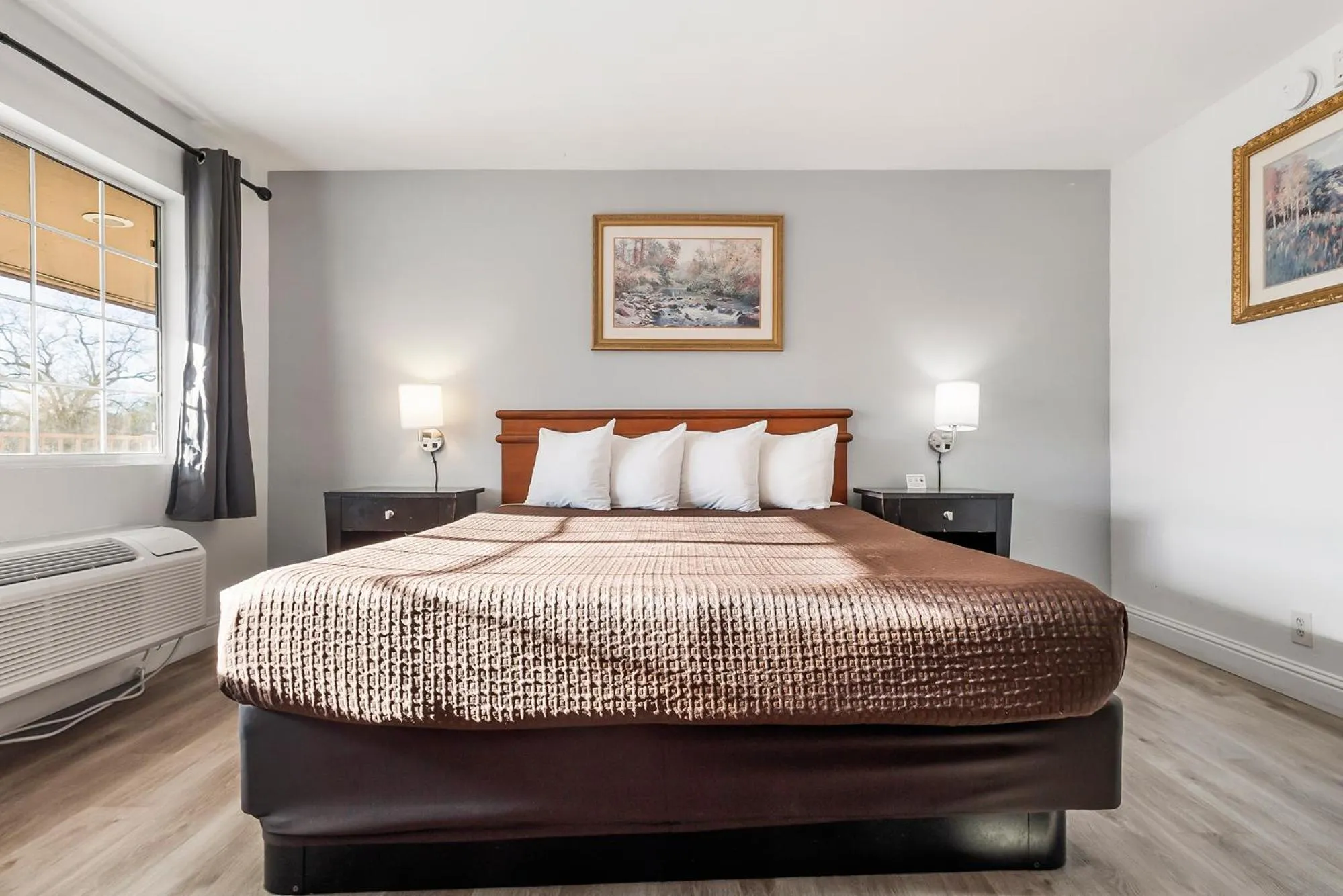 View (from property/room), Bed in Heritage Inn Express Chico