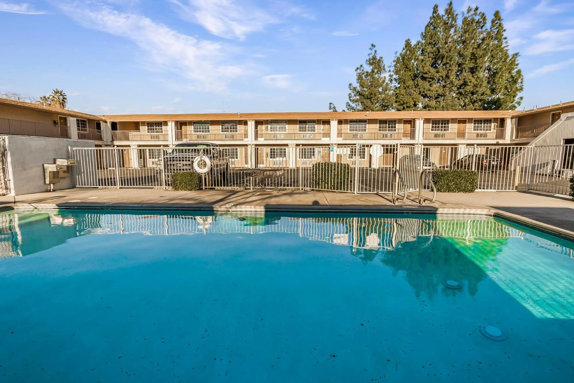 Swimming pool in Heritage Inn Express Chico
