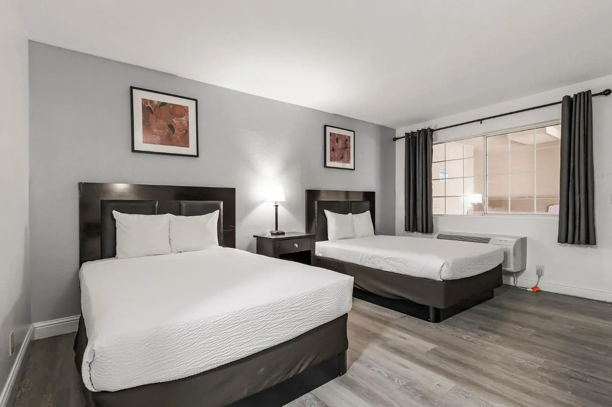 View (from property/room), Bed in Heritage Inn Express Chico View (from property/room), Bed in Heritage Inn Express Chico