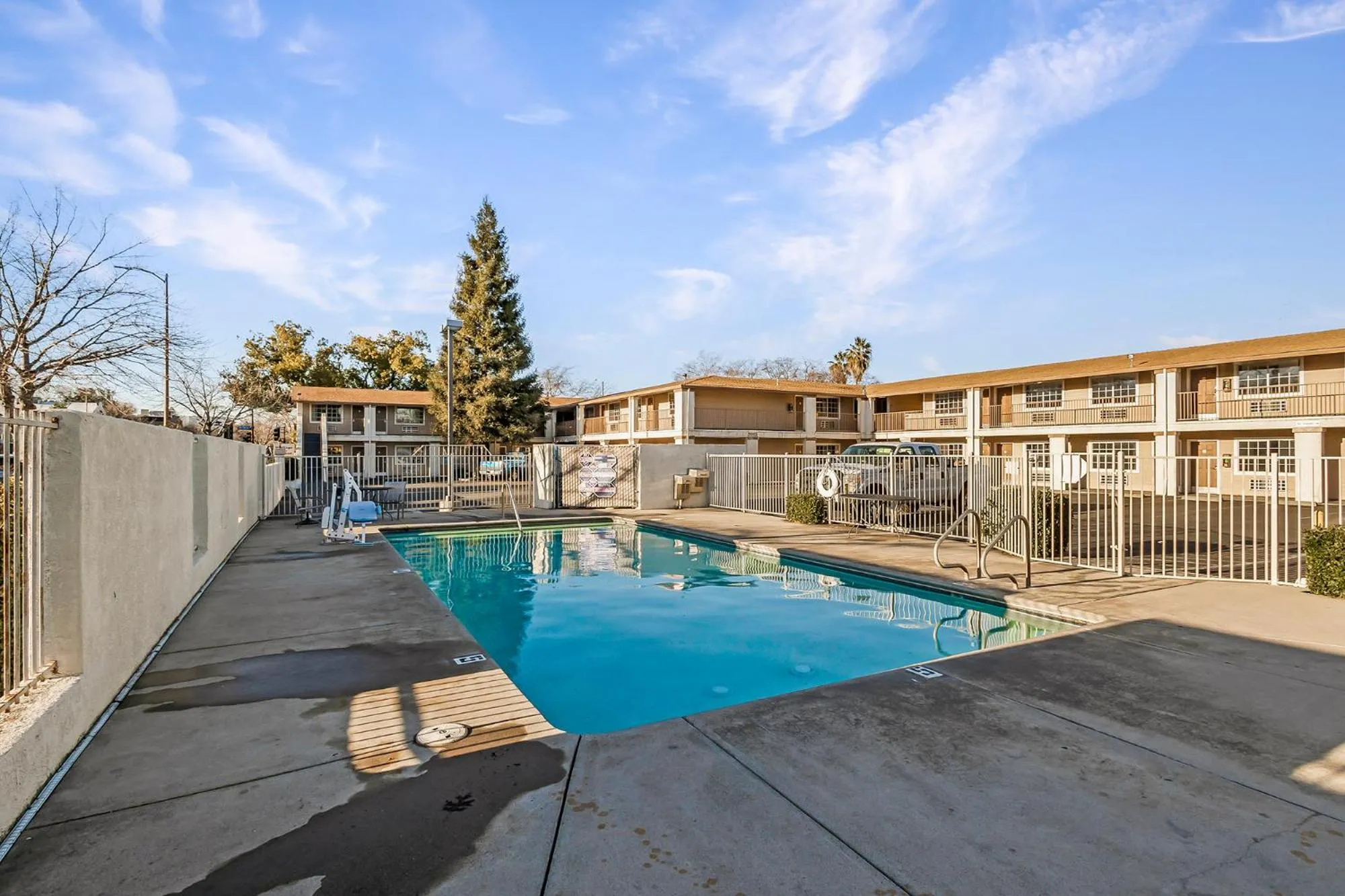Swimming pool in Heritage Inn Express Chico